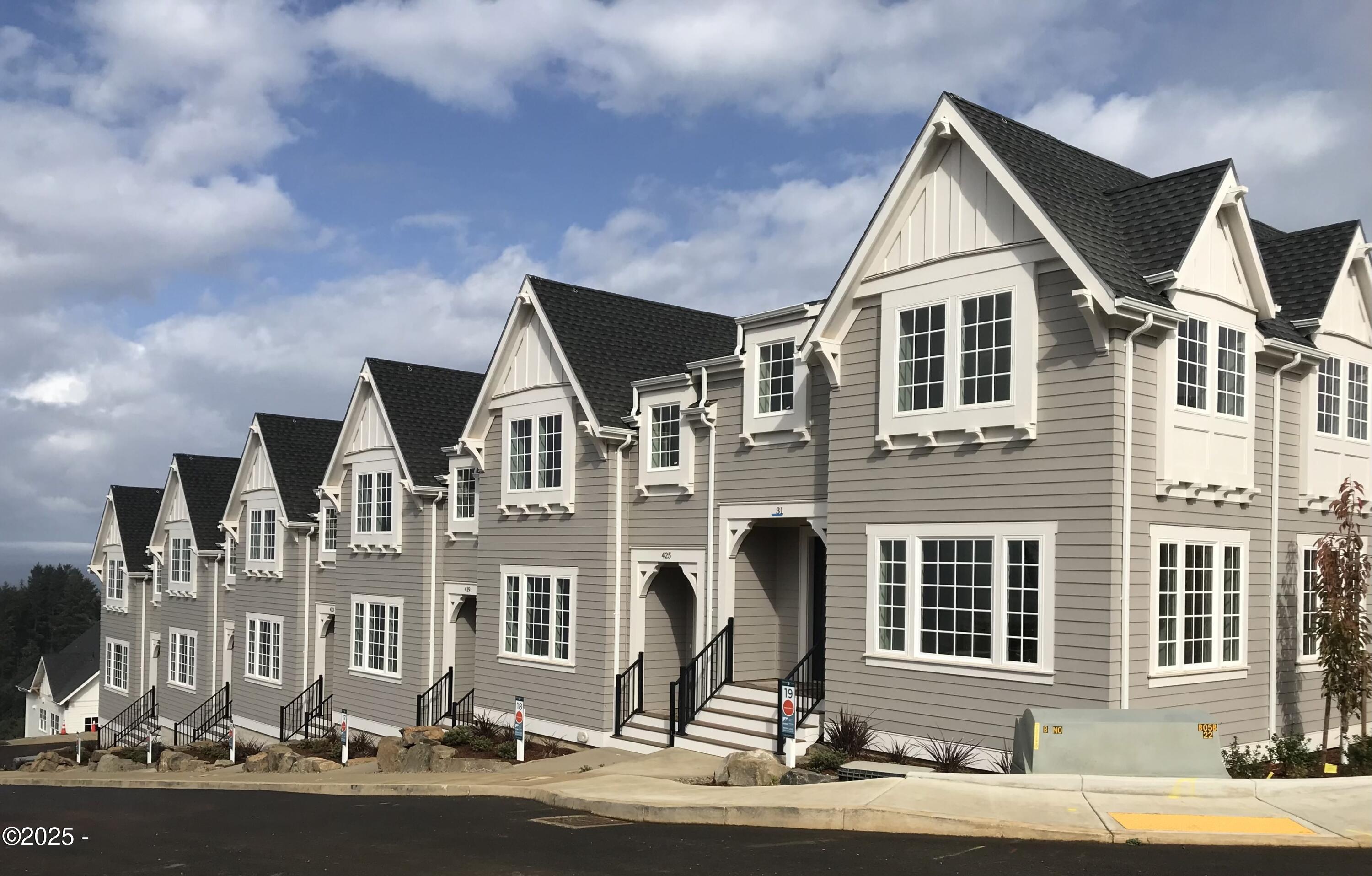 419 NE Moonwake Lane, 17