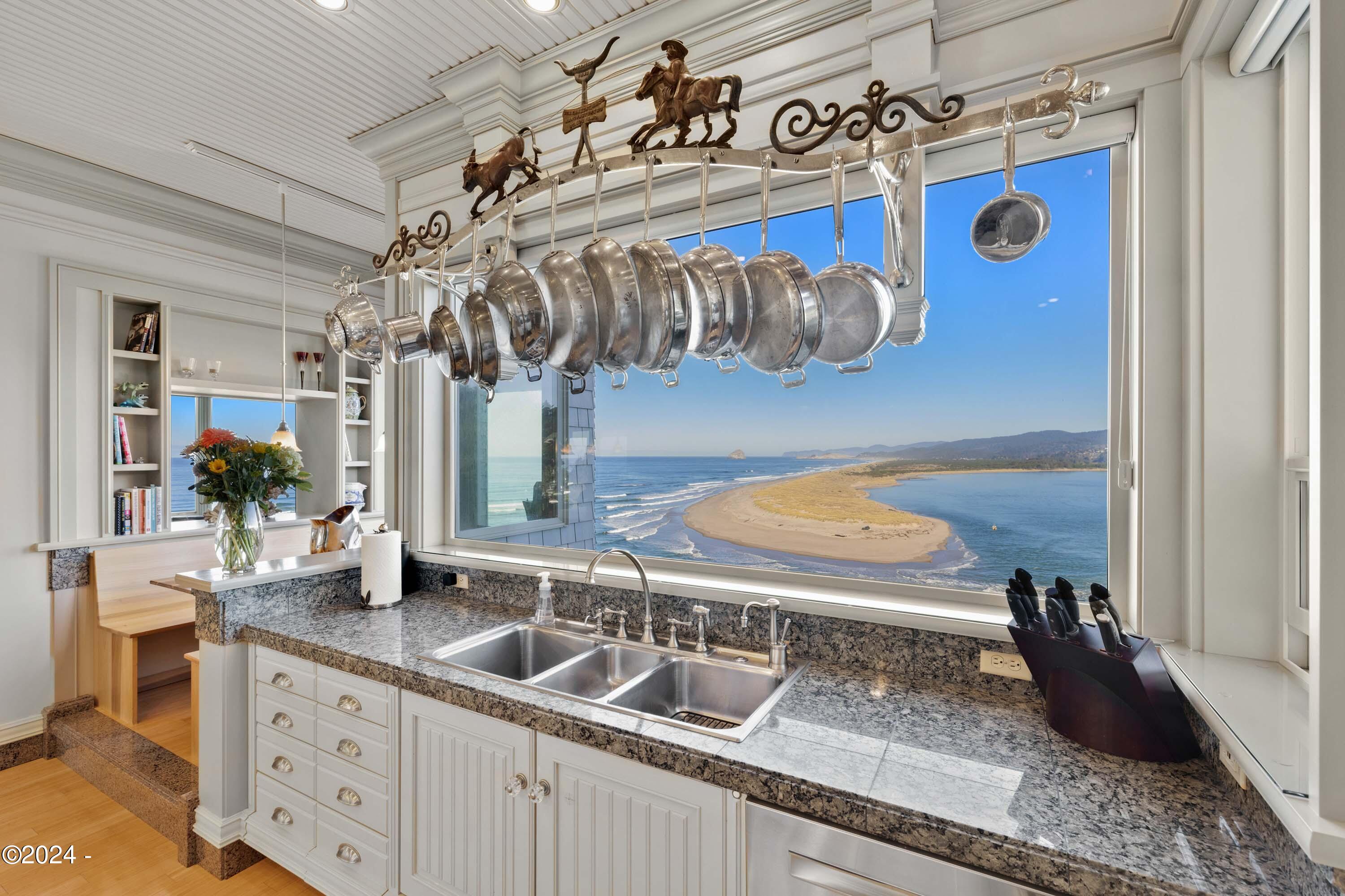 41900 Horizon View Avenue