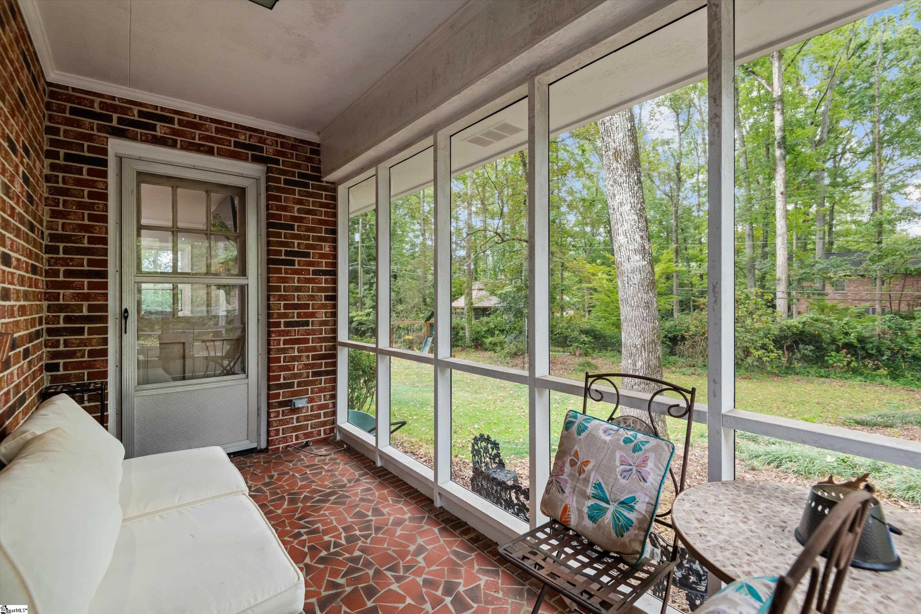 1012 Stratford Drive