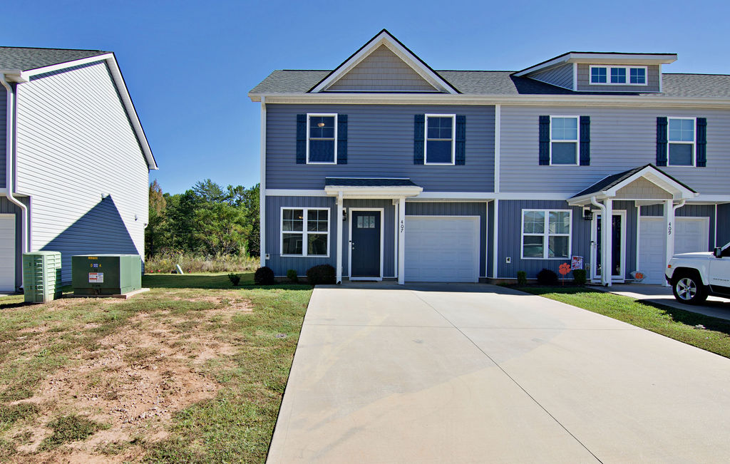 407 Bee Cove Way