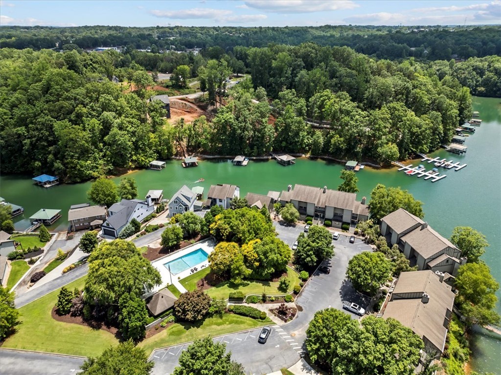 701 Loran Pointe