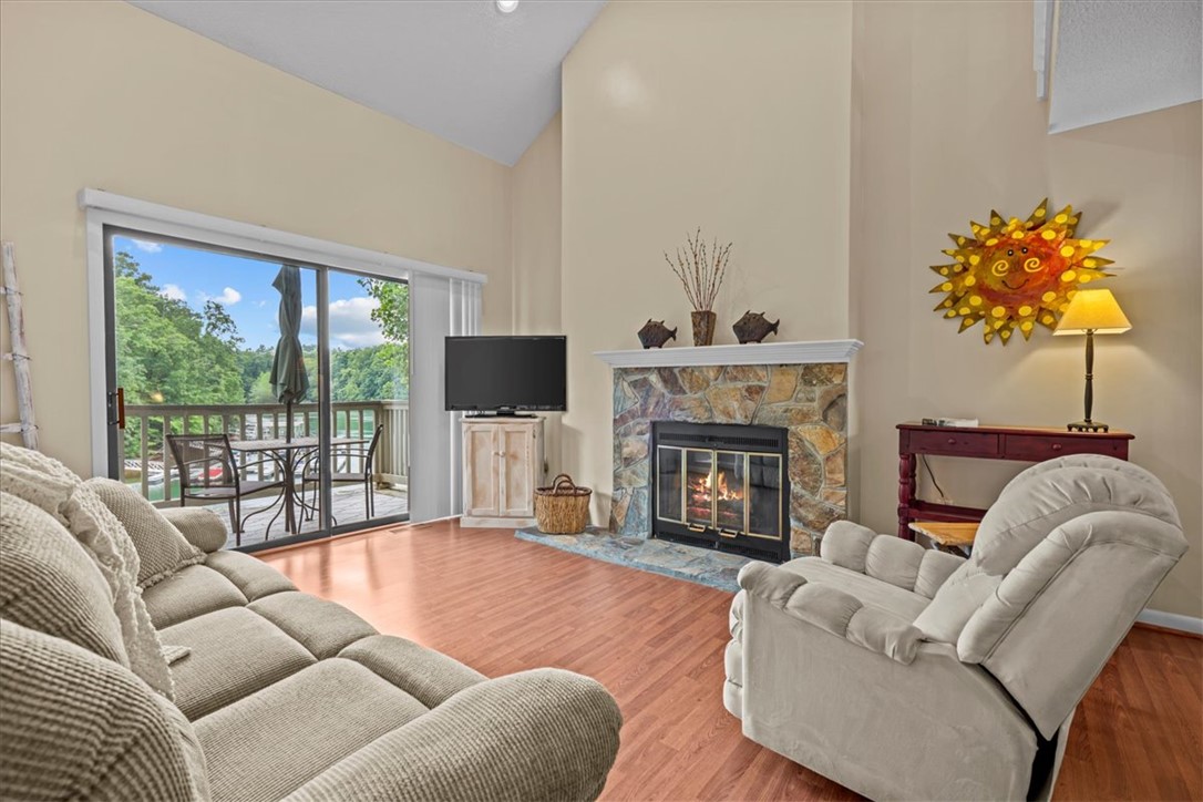 701 Loran Pointe
