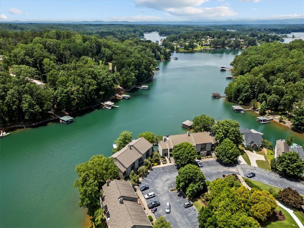 701 Loran Pointe