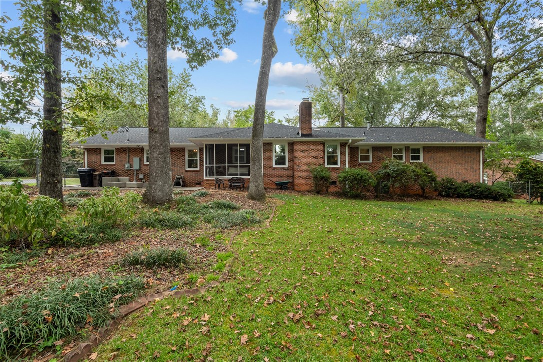 1012 Stratford Drive