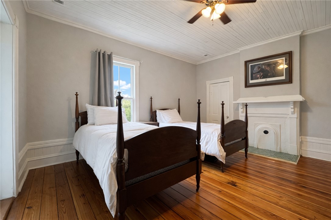 219 E Franklin Street