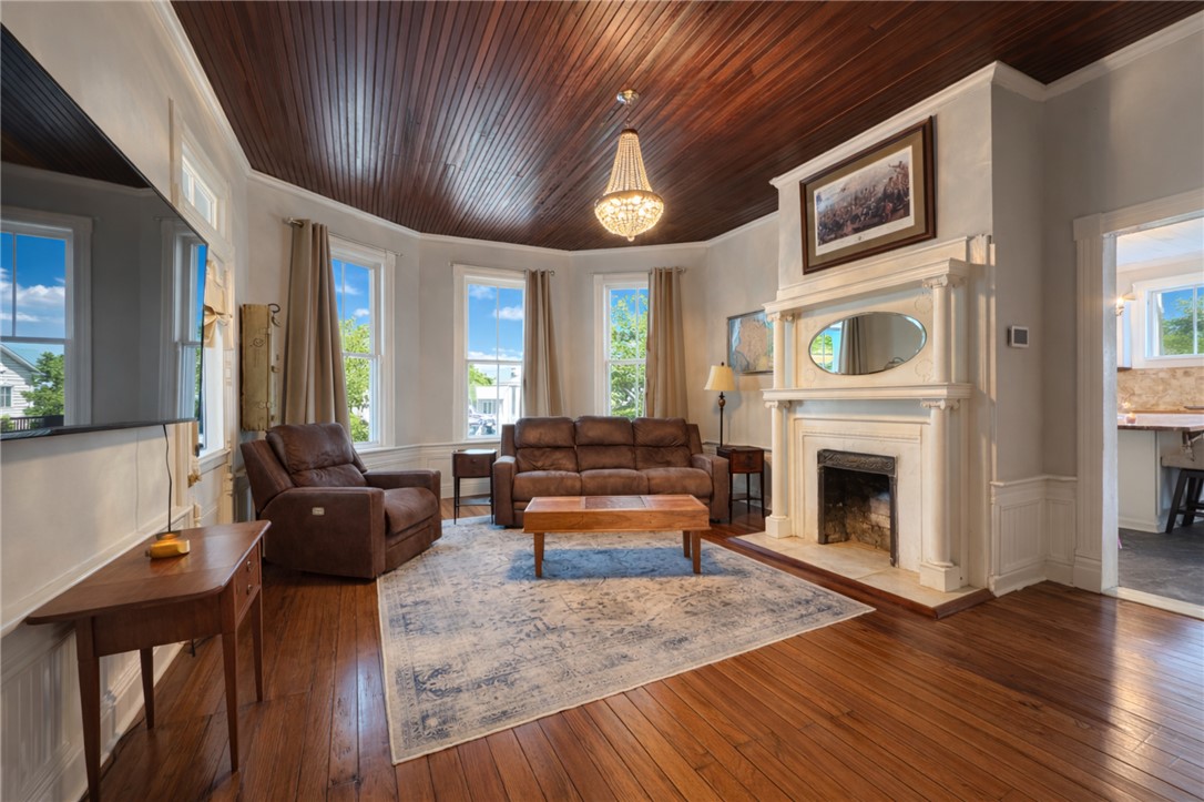 219 E Franklin Street