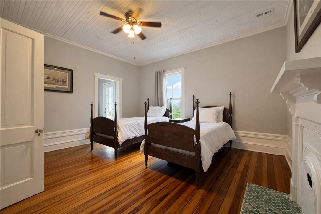 219 E Franklin Street