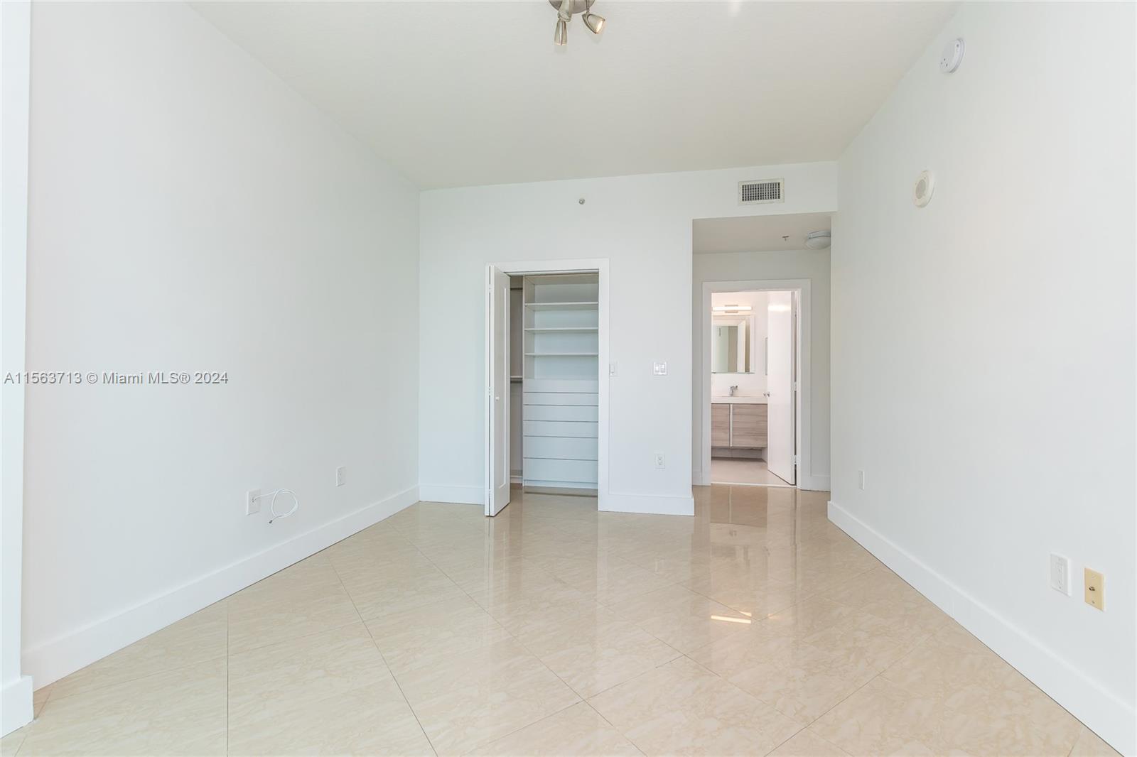 31 SE 5th St # 3914