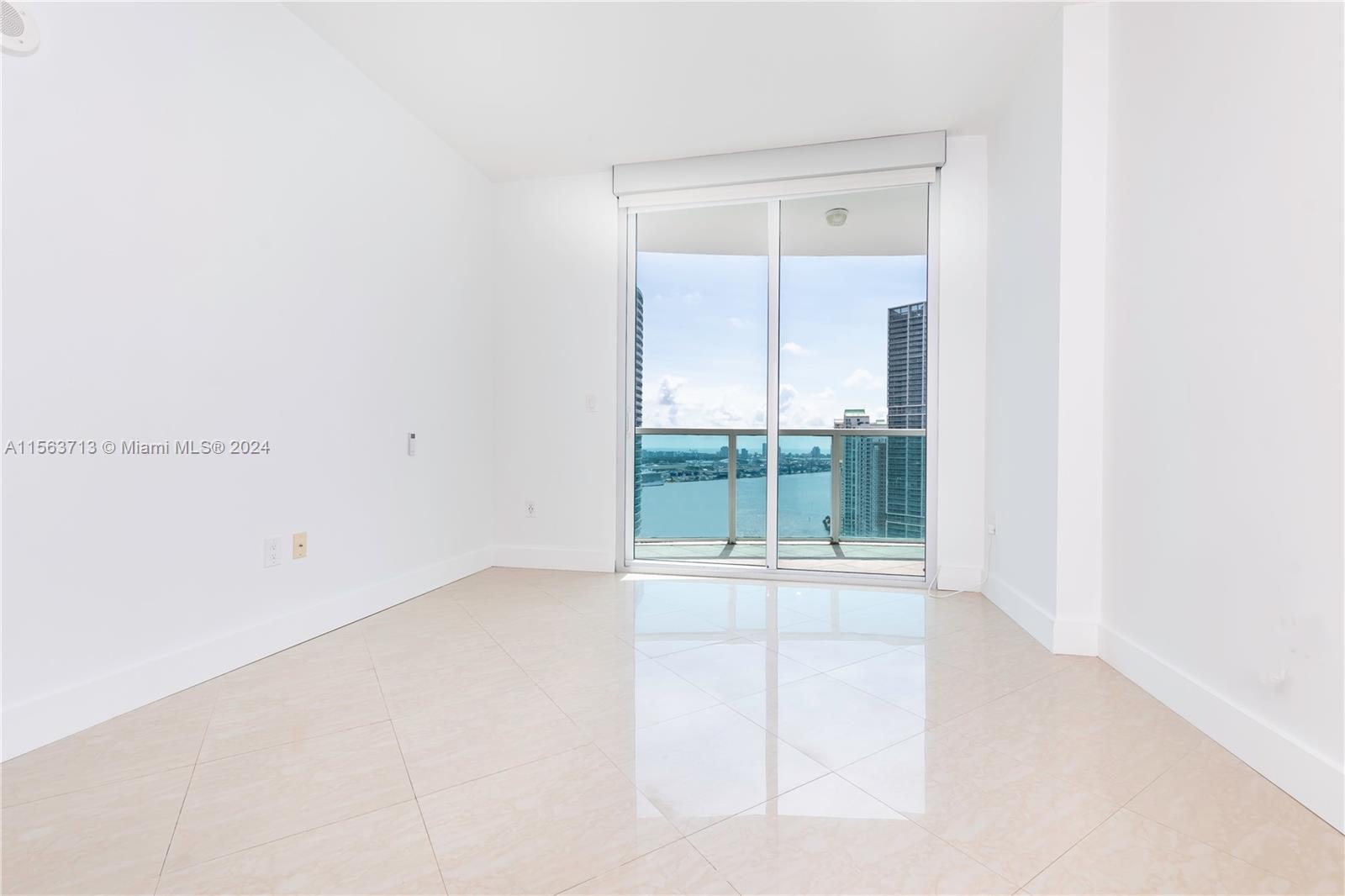 31 SE 5th St # 3914