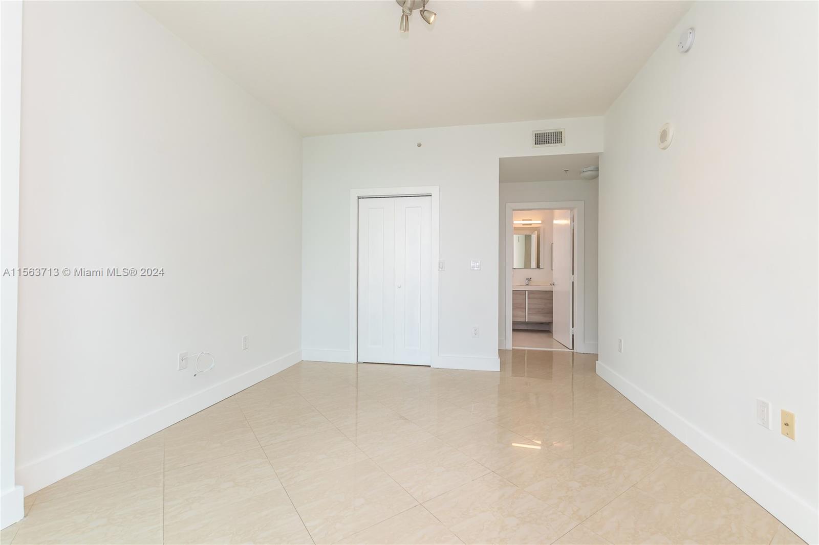 31 SE 5th St # 3914