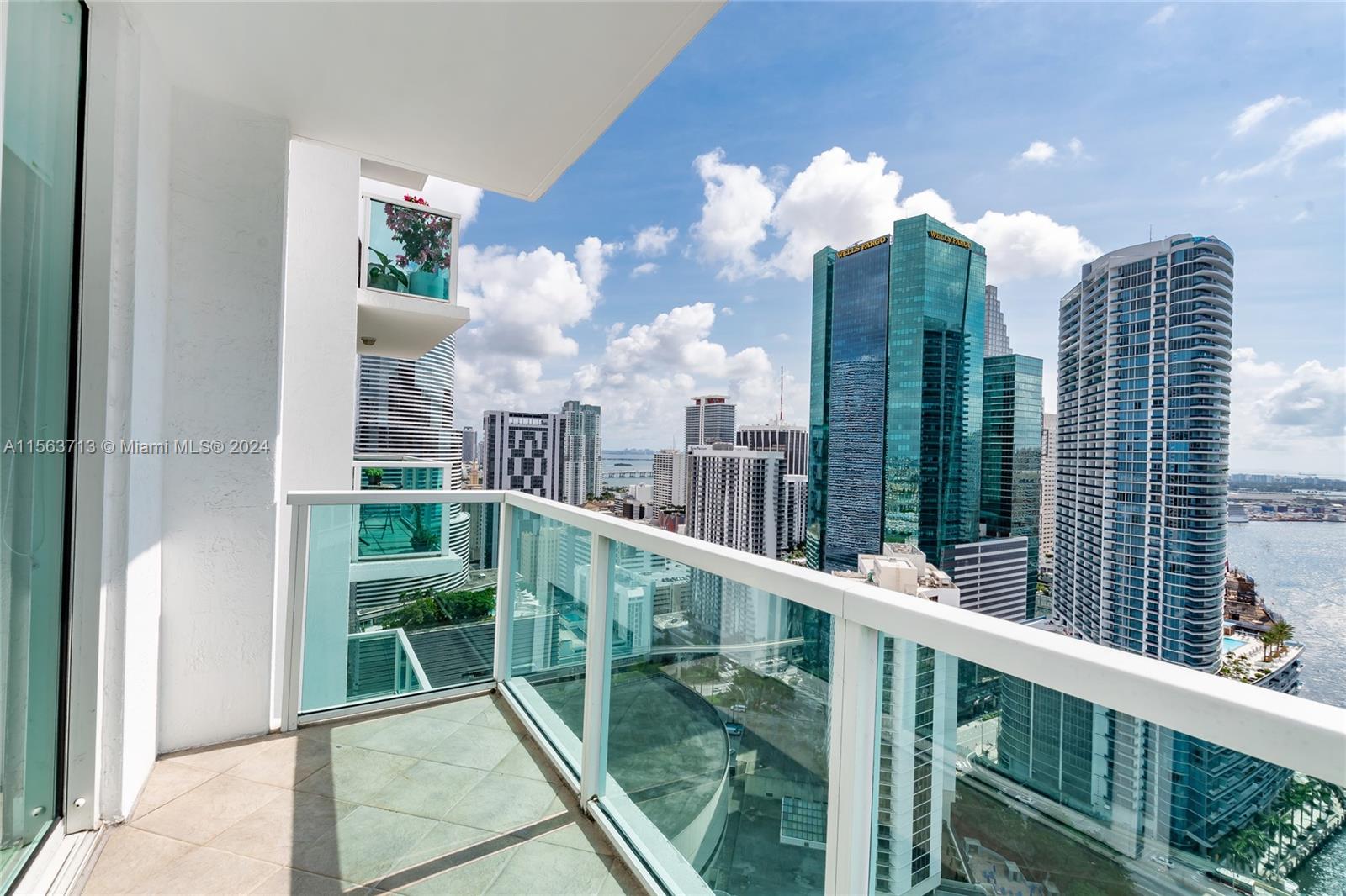31 SE 5th St # 3914