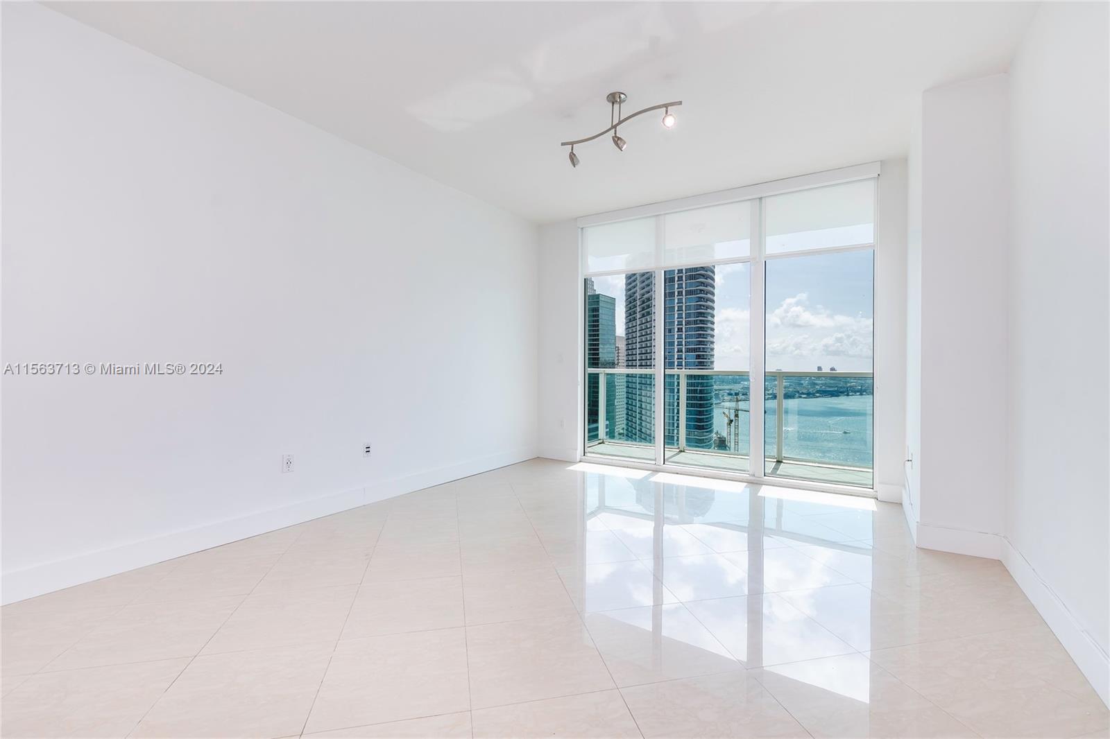 31 SE 5th St # 3914
