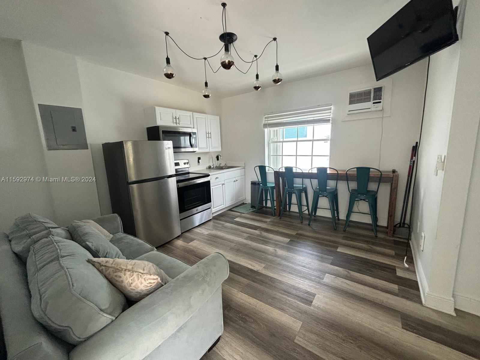 6966 Byron Ave # 203