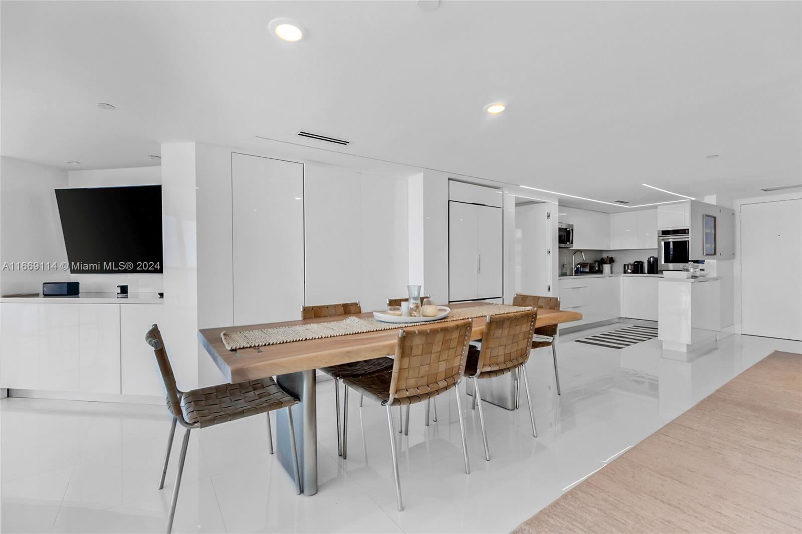 6301 Collins Ave # 2103