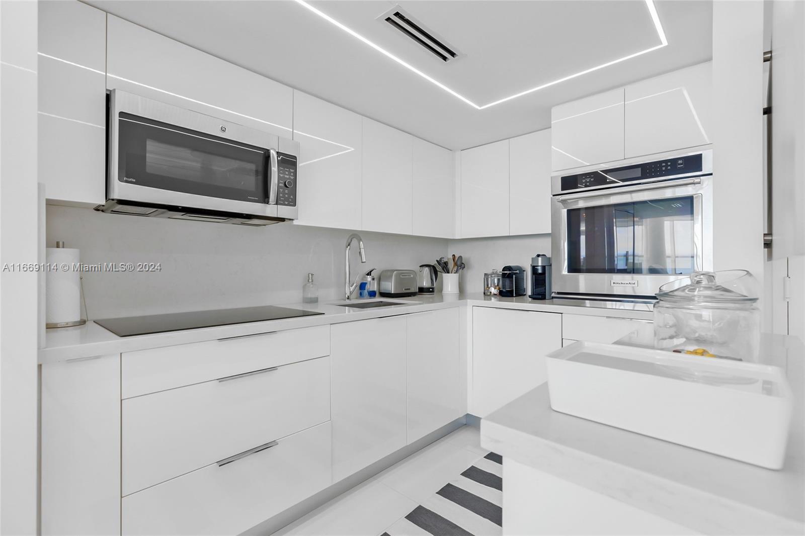 6301 Collins Ave # 2103
