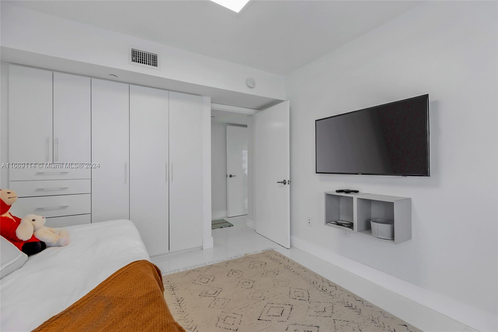 6301 Collins Ave # 2103