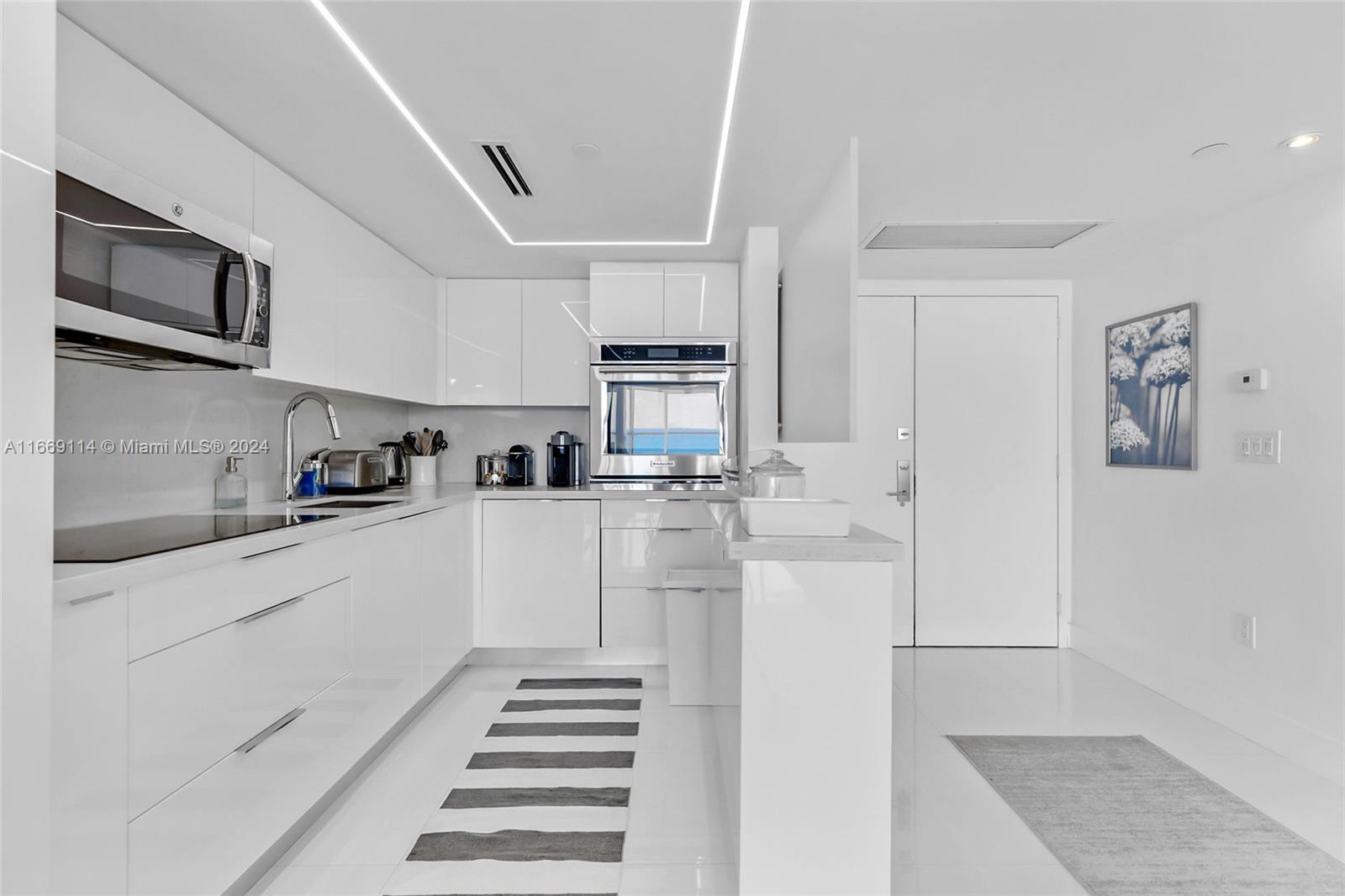 6301 Collins Ave # 2103