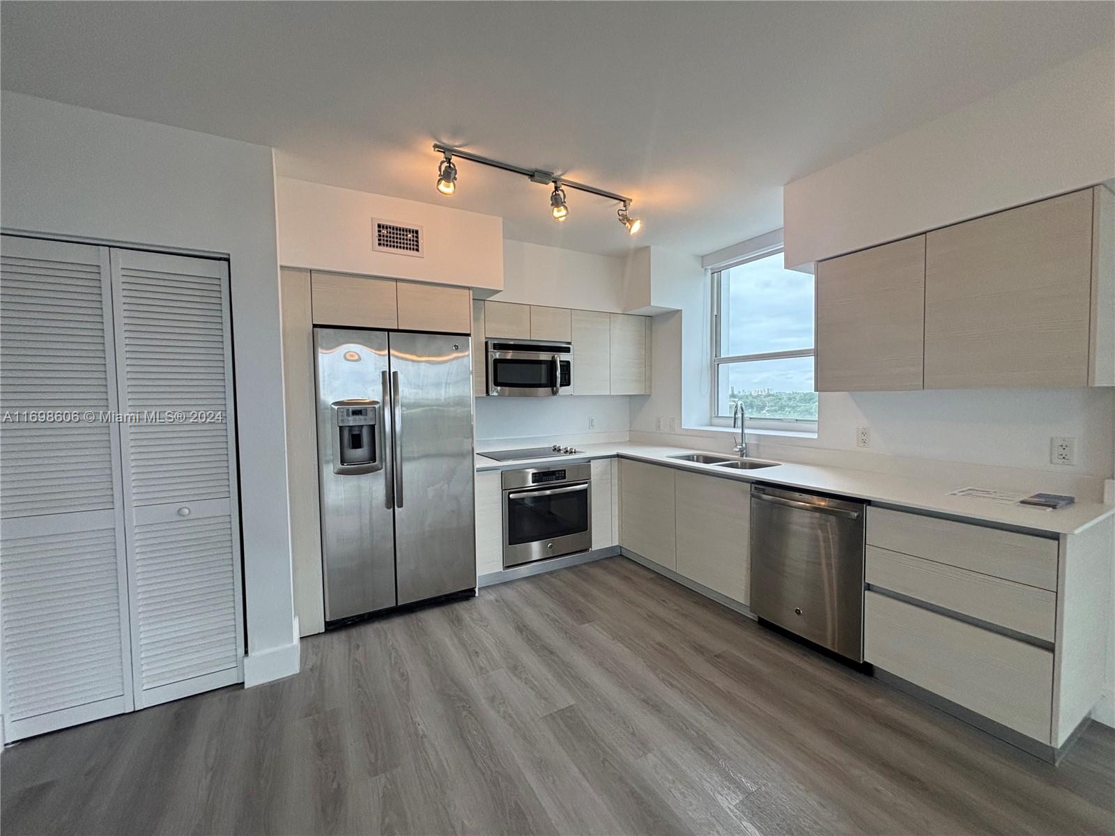 4250 Biscayne Blvd # 709