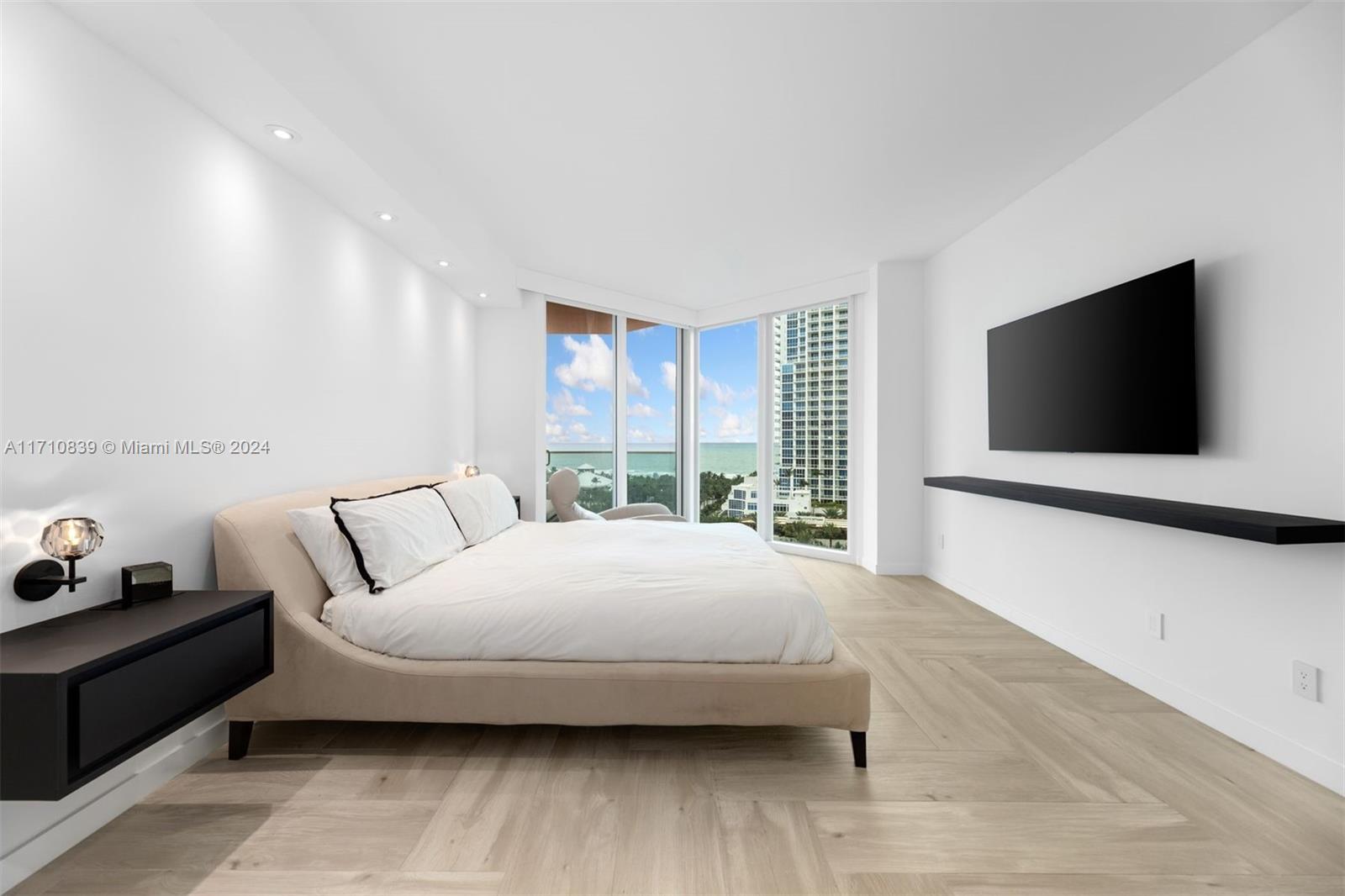 300 S Pointe Dr # 1105