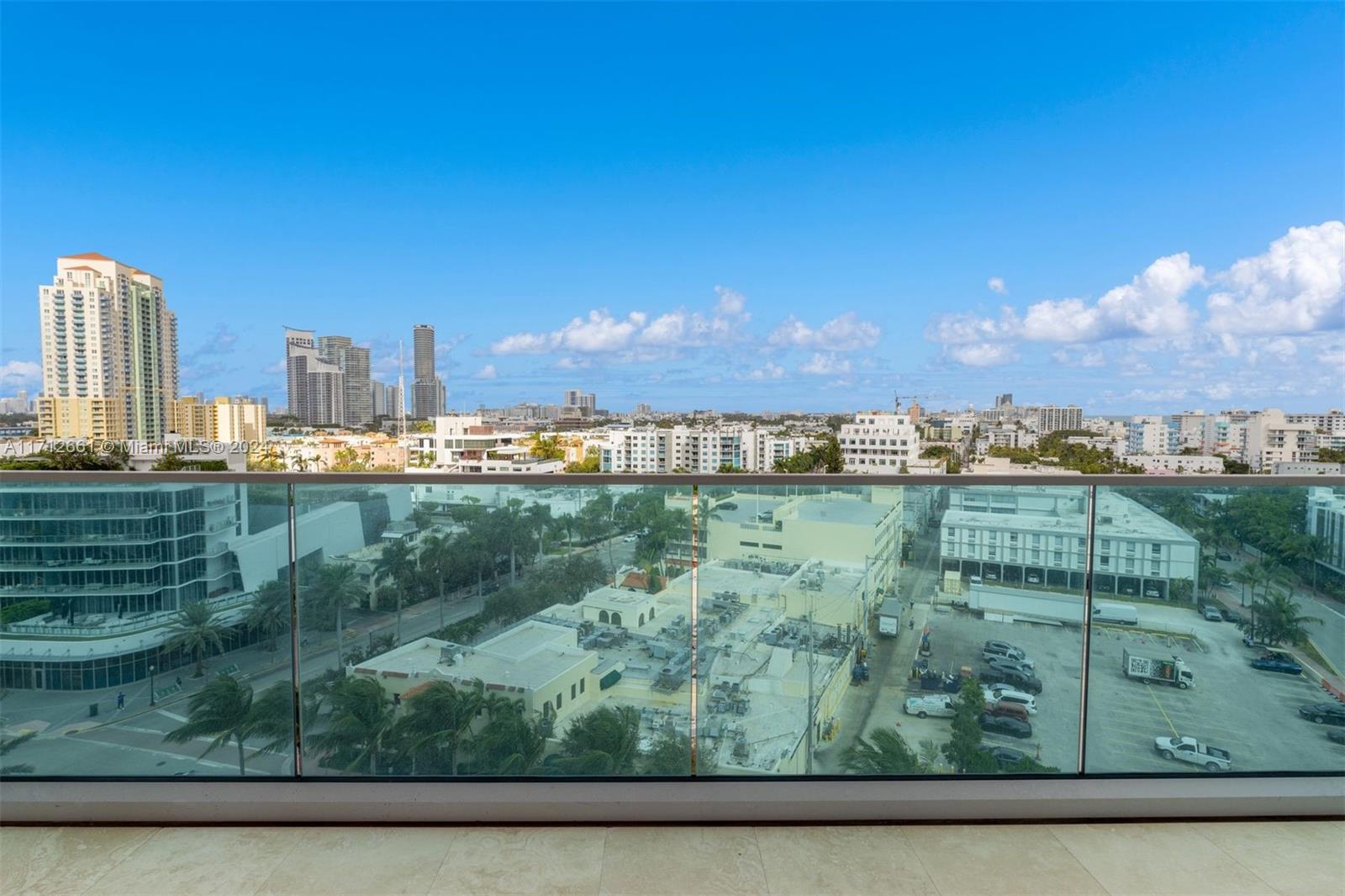 300 S Pointe Dr # 1105