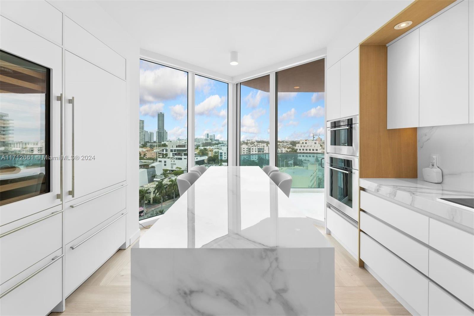 300 S Pointe Dr # 1105
