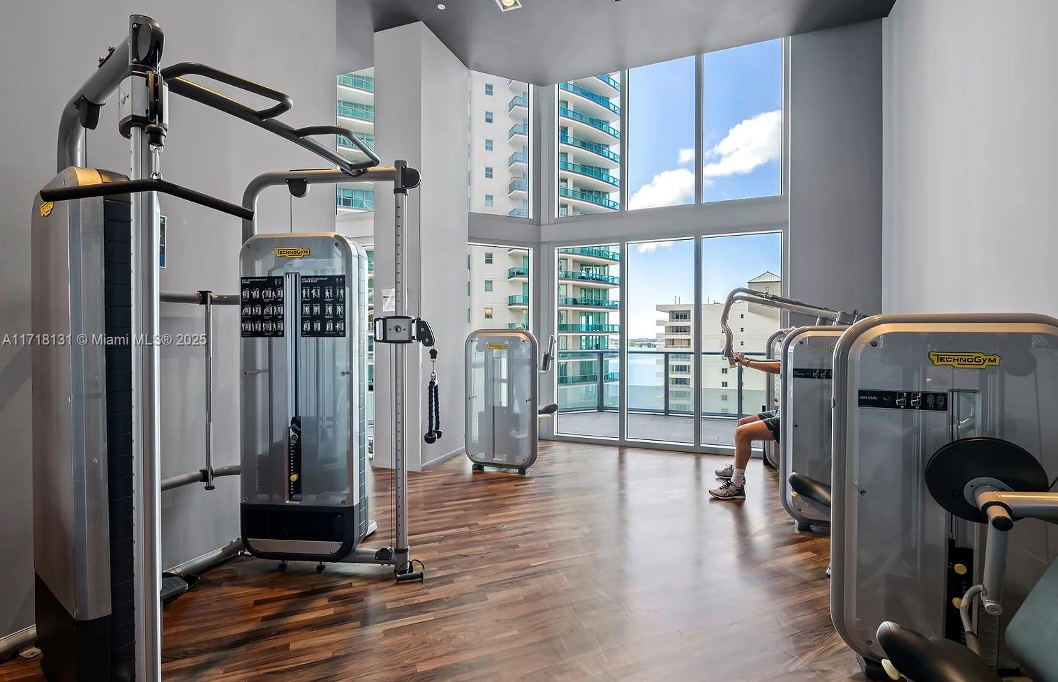 1300 Brickell Bay Dr # 906