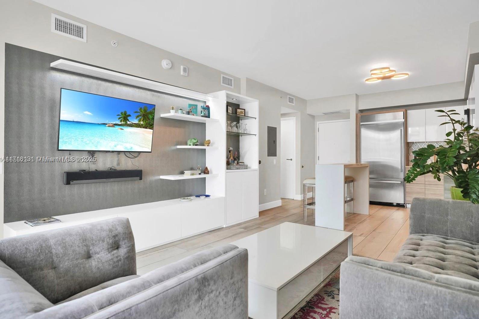1300 Brickell Bay Dr # 906