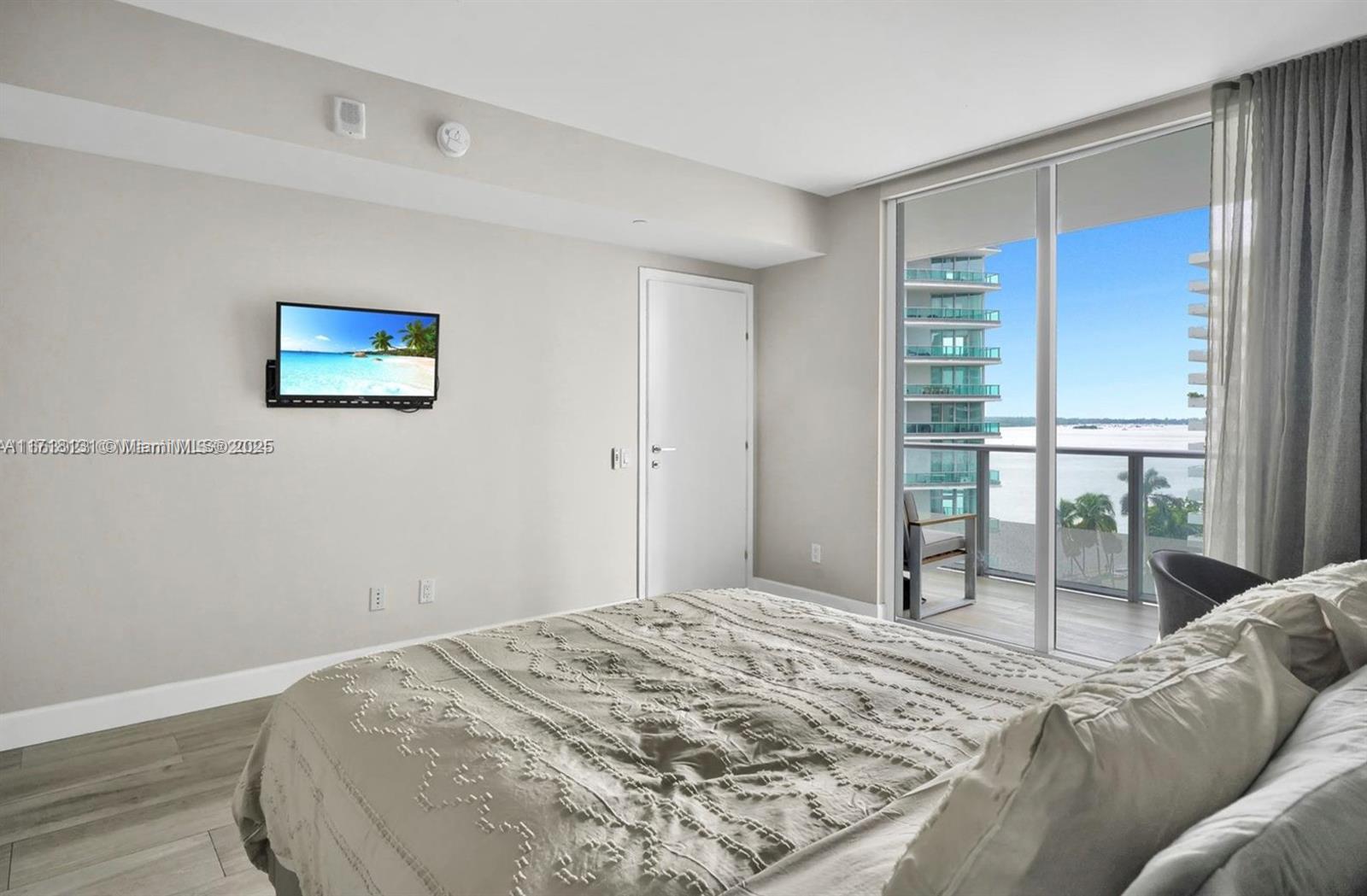 1300 Brickell Bay Dr # 906