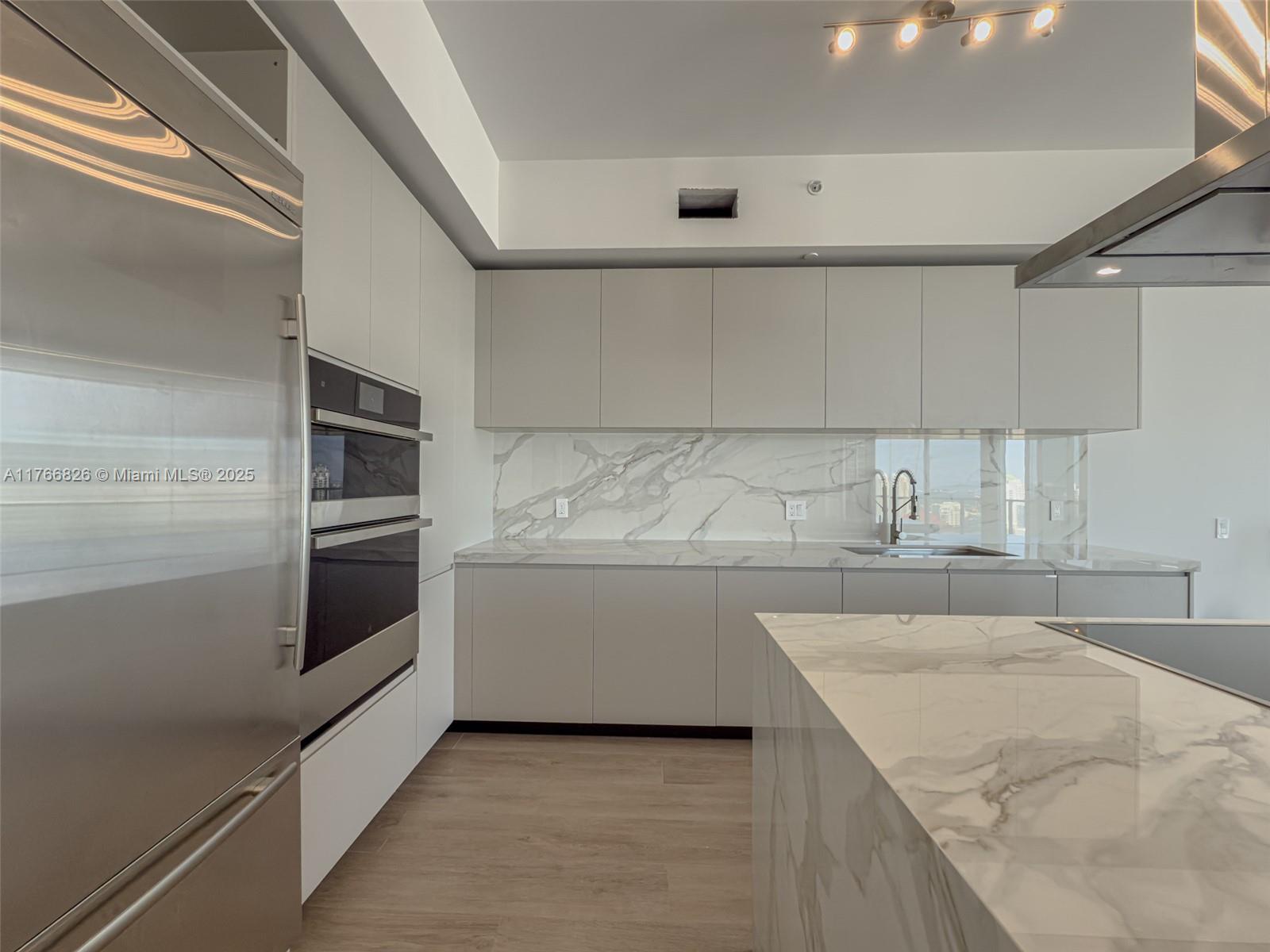 1300 Brickell Bay Dr # 4204