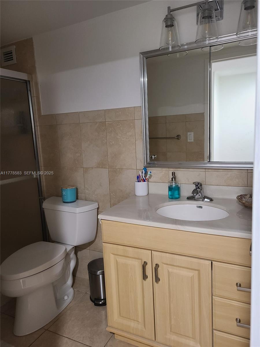 3180 S Ocean Dr # 307