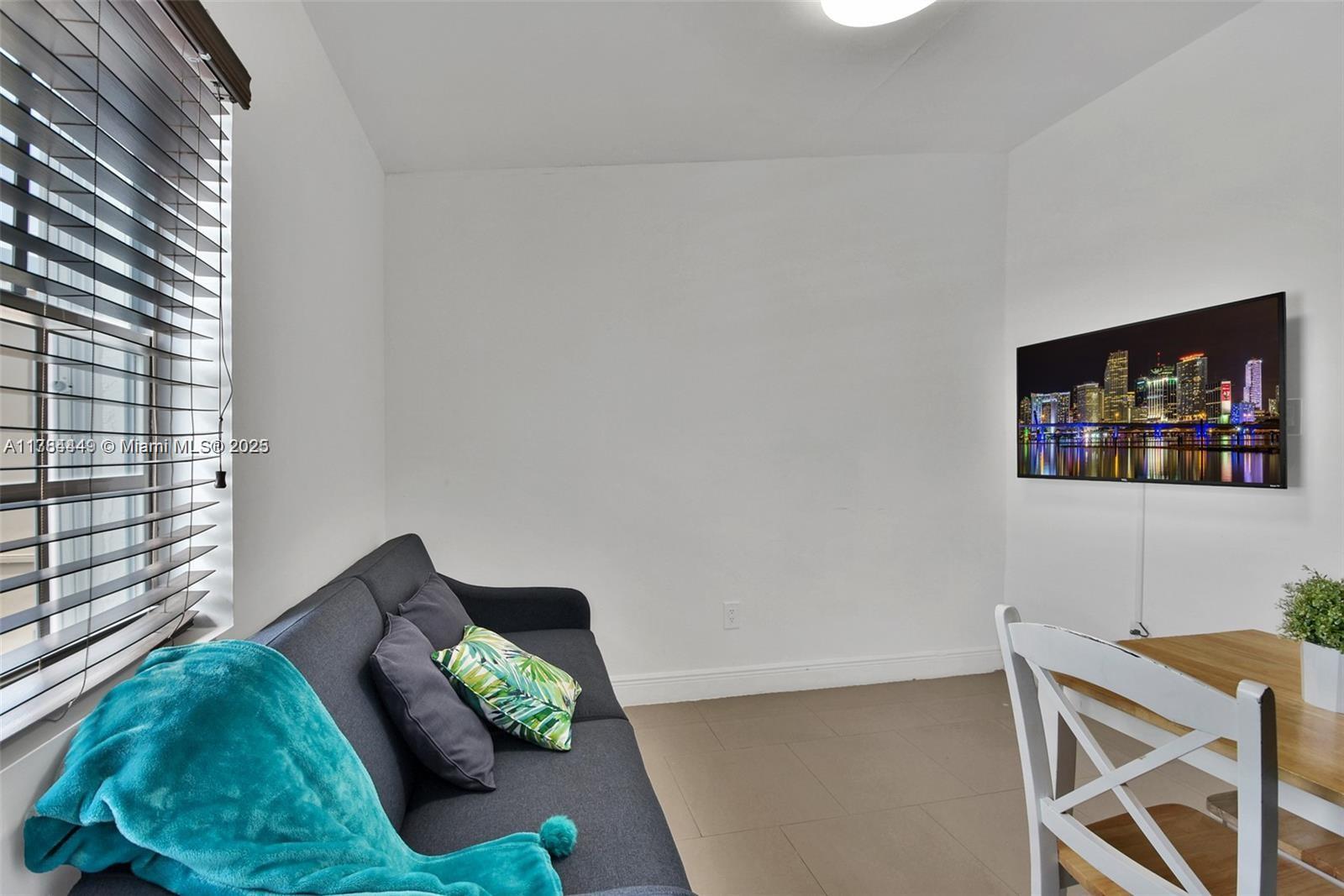 6966 Byron Ave # 201