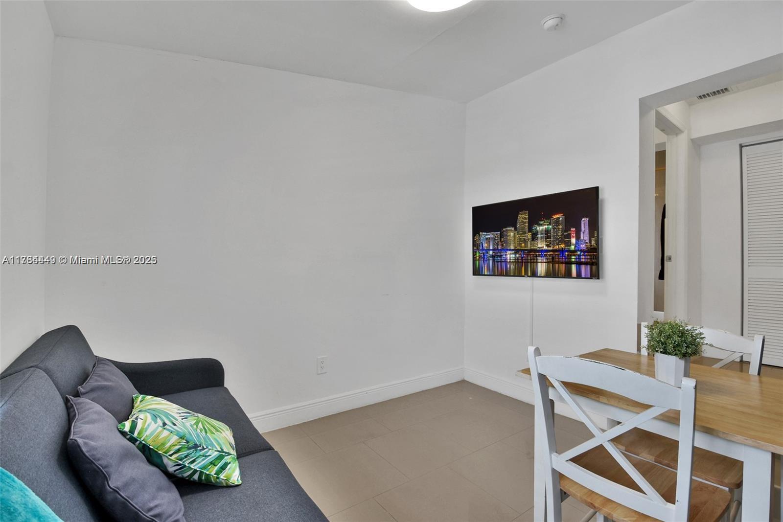 6966 Byron Ave # 201