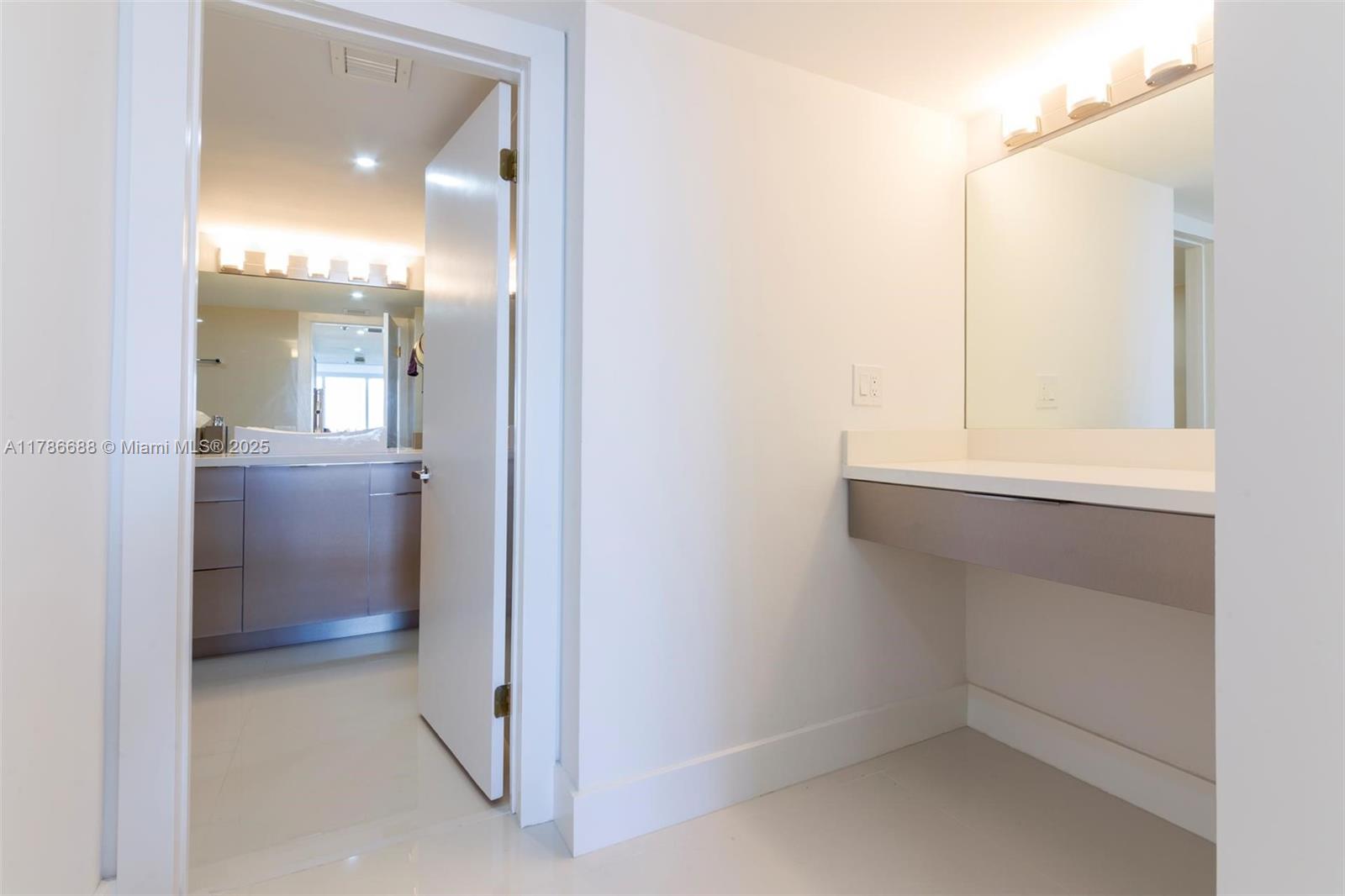 1717 N Bayshore Dr # 2536 Unit: A-2536