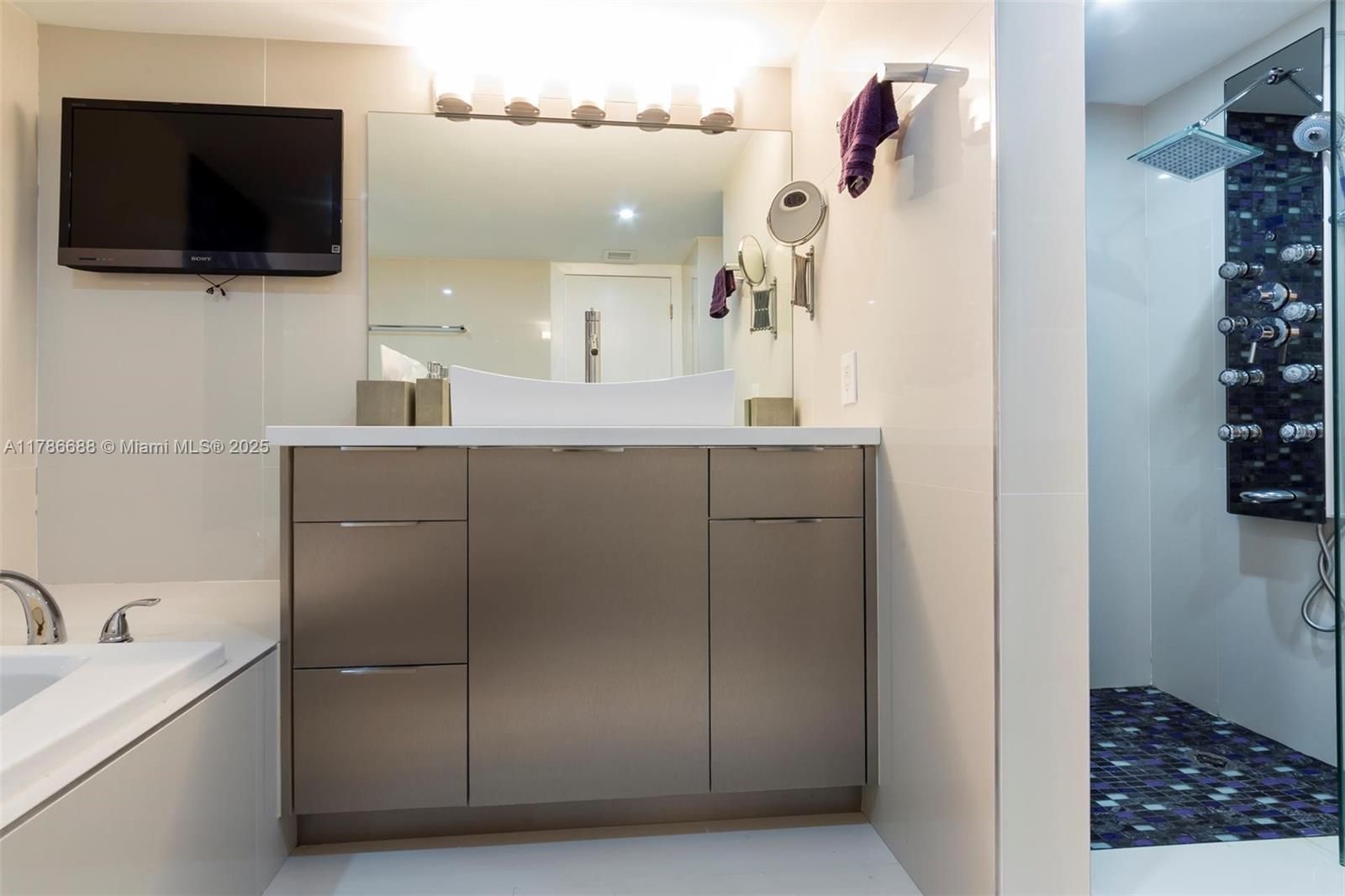 1717 N Bayshore Dr # 2536 Unit: A-2536