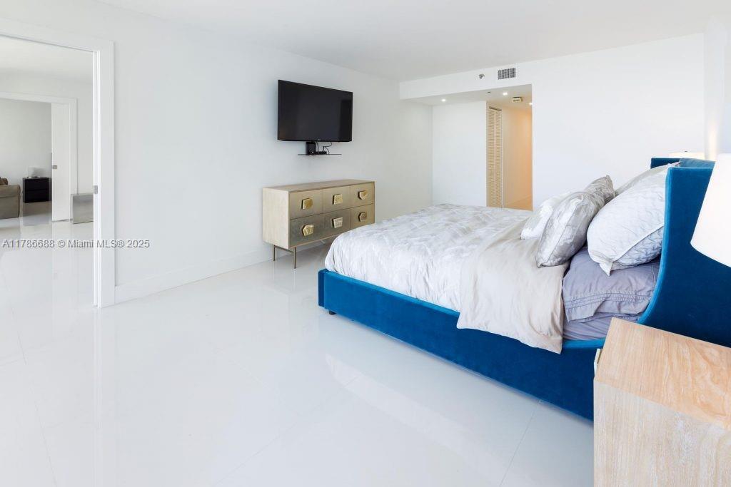 1717 N Bayshore Dr # 2536 Unit: A-2536