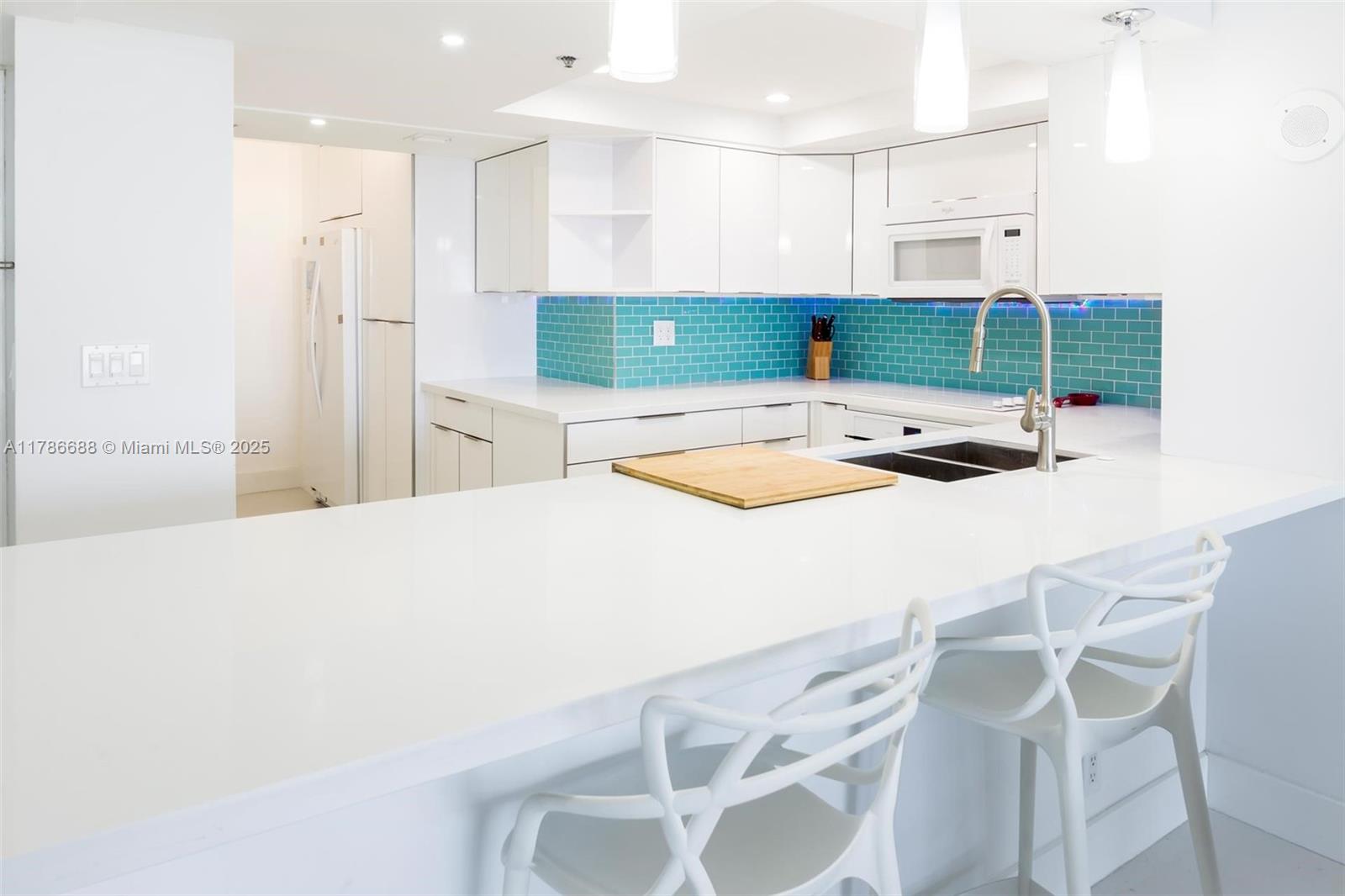 1717 N Bayshore Dr # 2536 Unit: A-2536