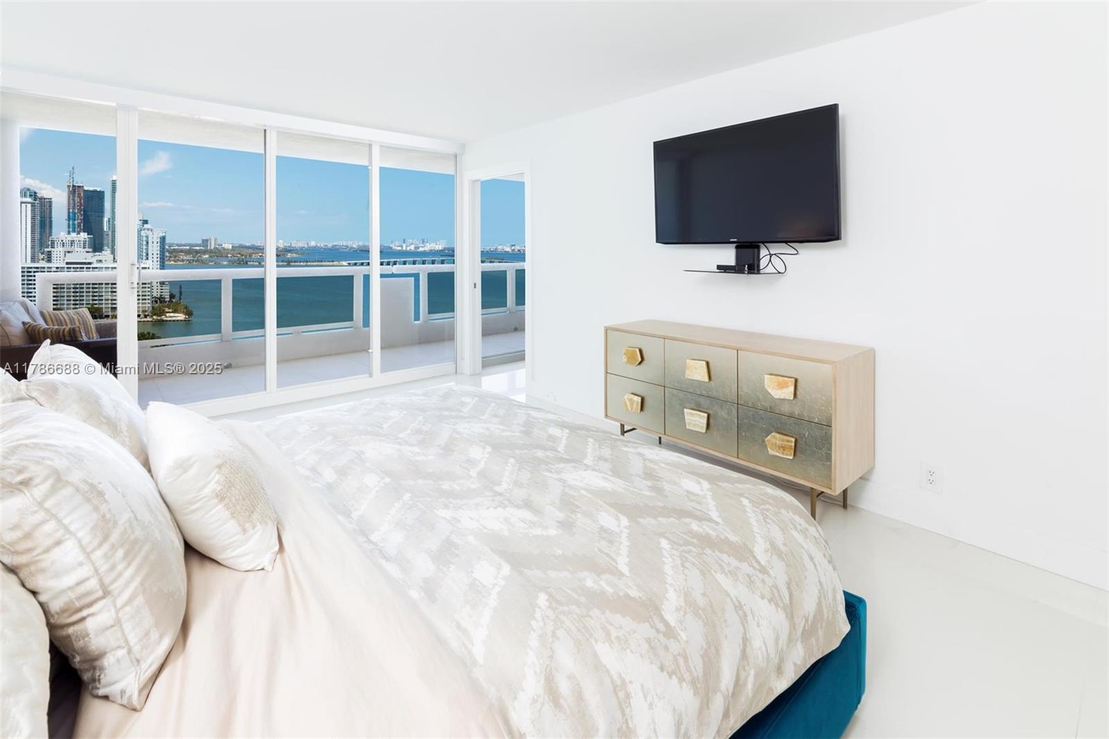 1717 N Bayshore Dr # 2536 Unit: A-2536