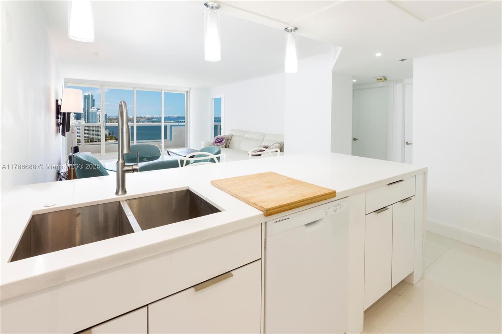 1717 N Bayshore Dr # 2536 Unit: A-2536