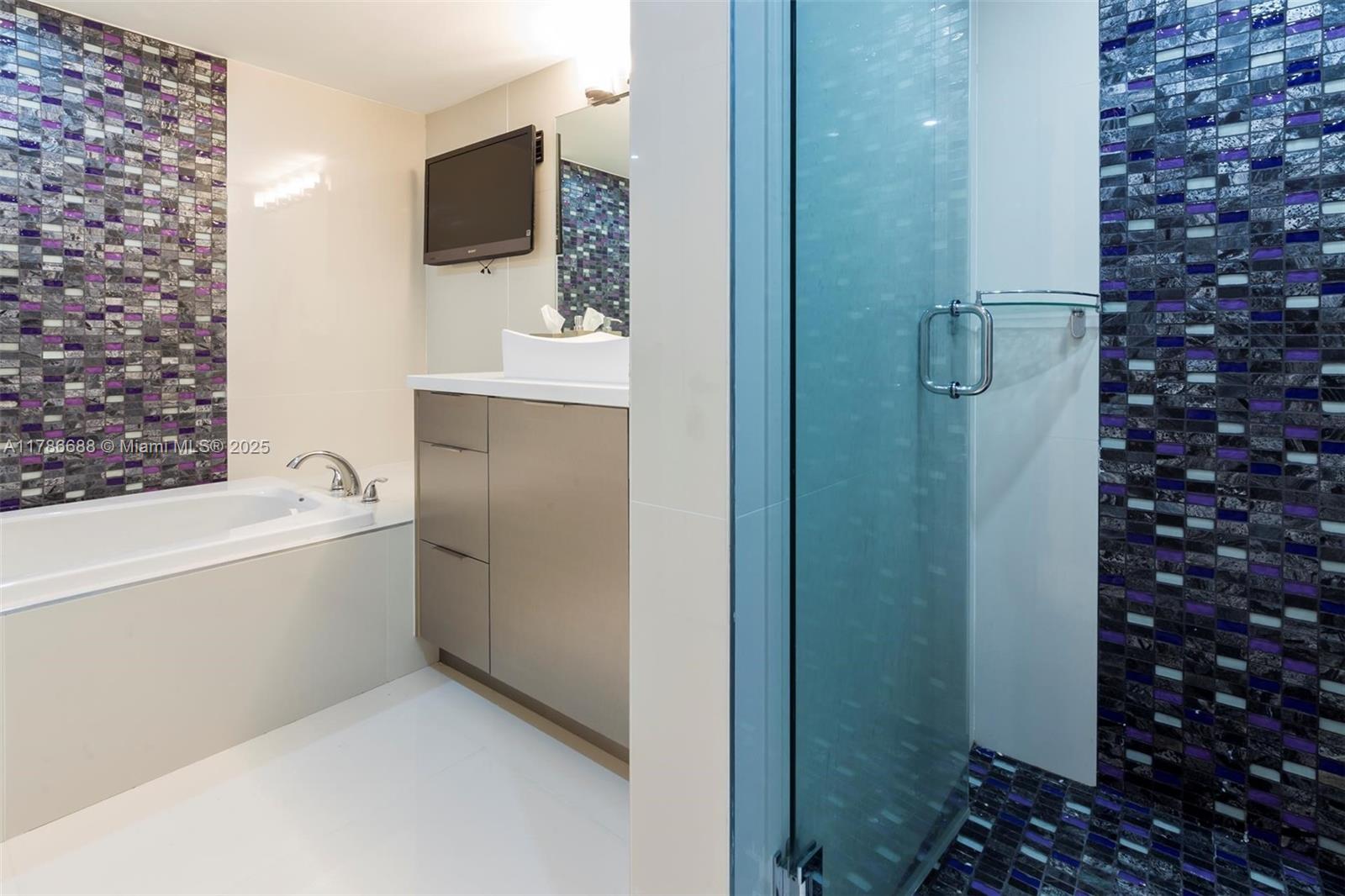 1717 N Bayshore Dr # 2536 Unit: A-2536