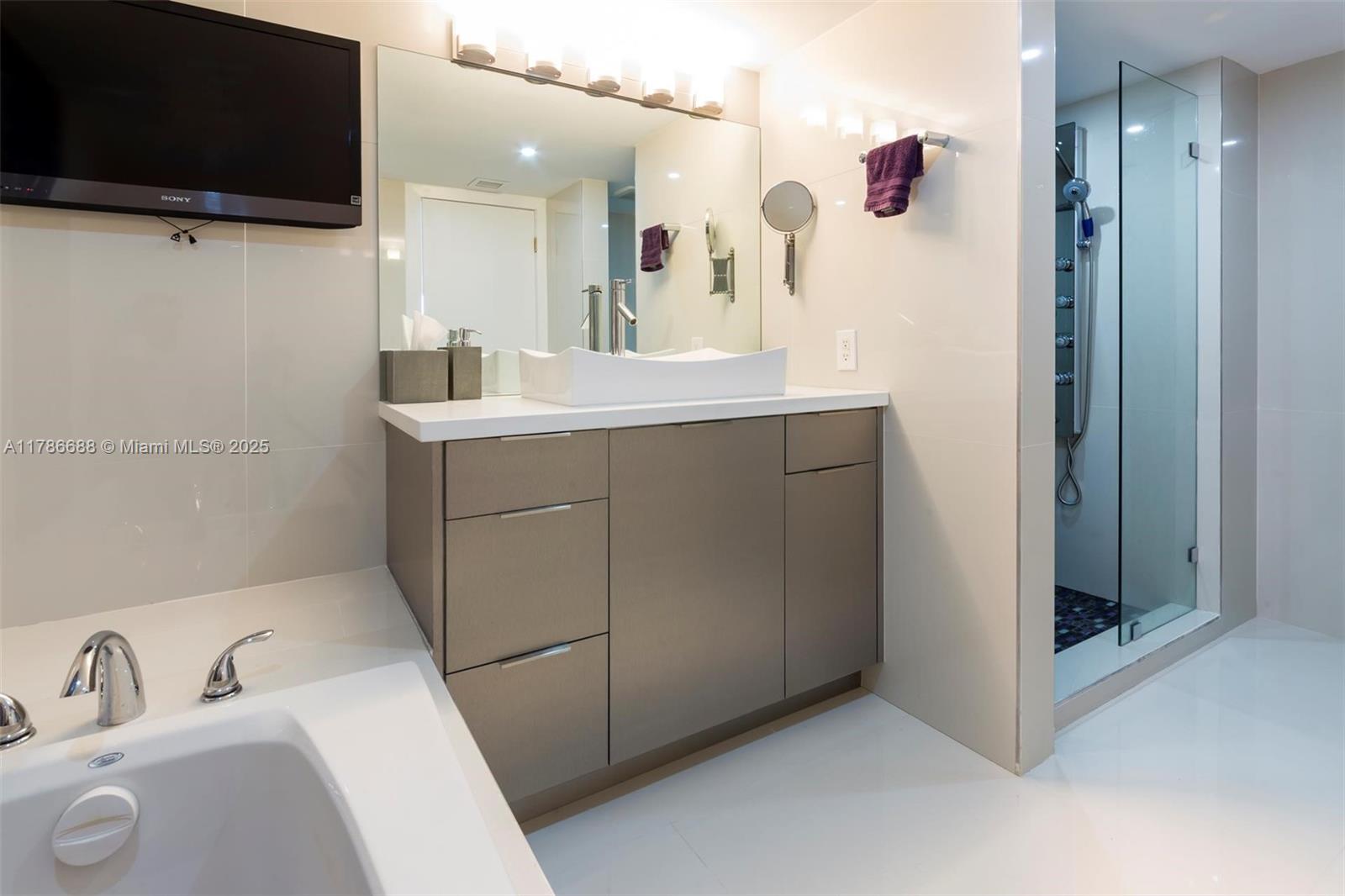 1717 N Bayshore Dr # 2536 Unit: A-2536