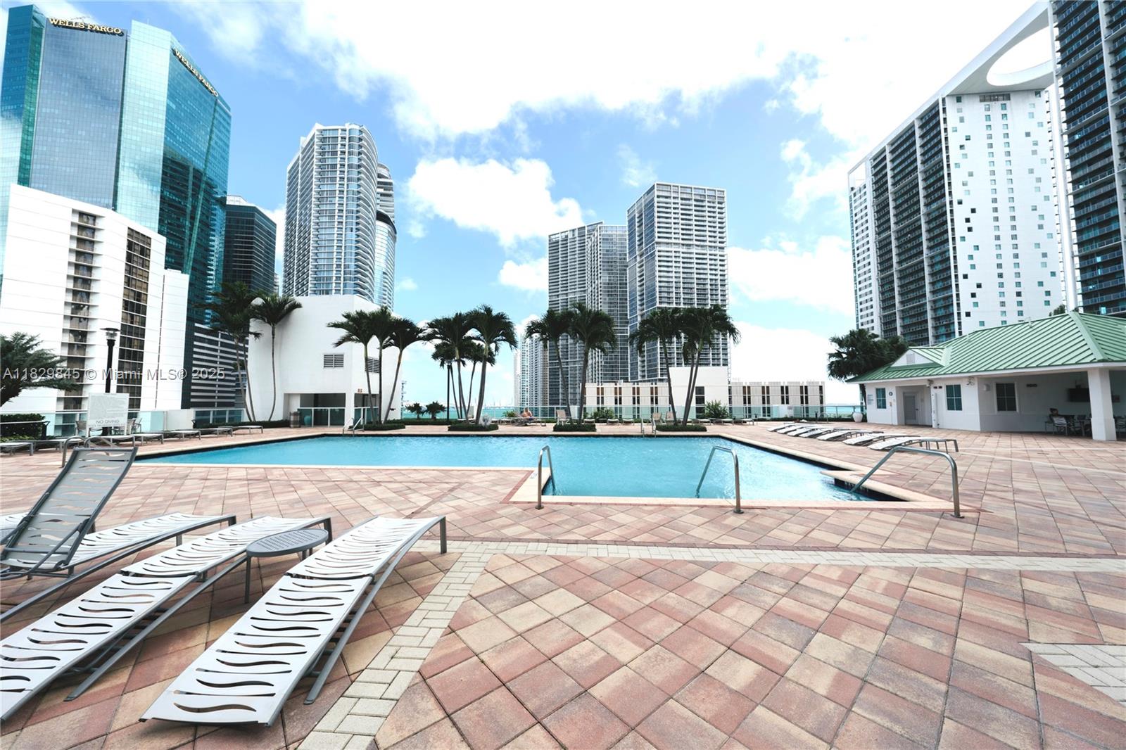 31 SE 5th St # 4214
