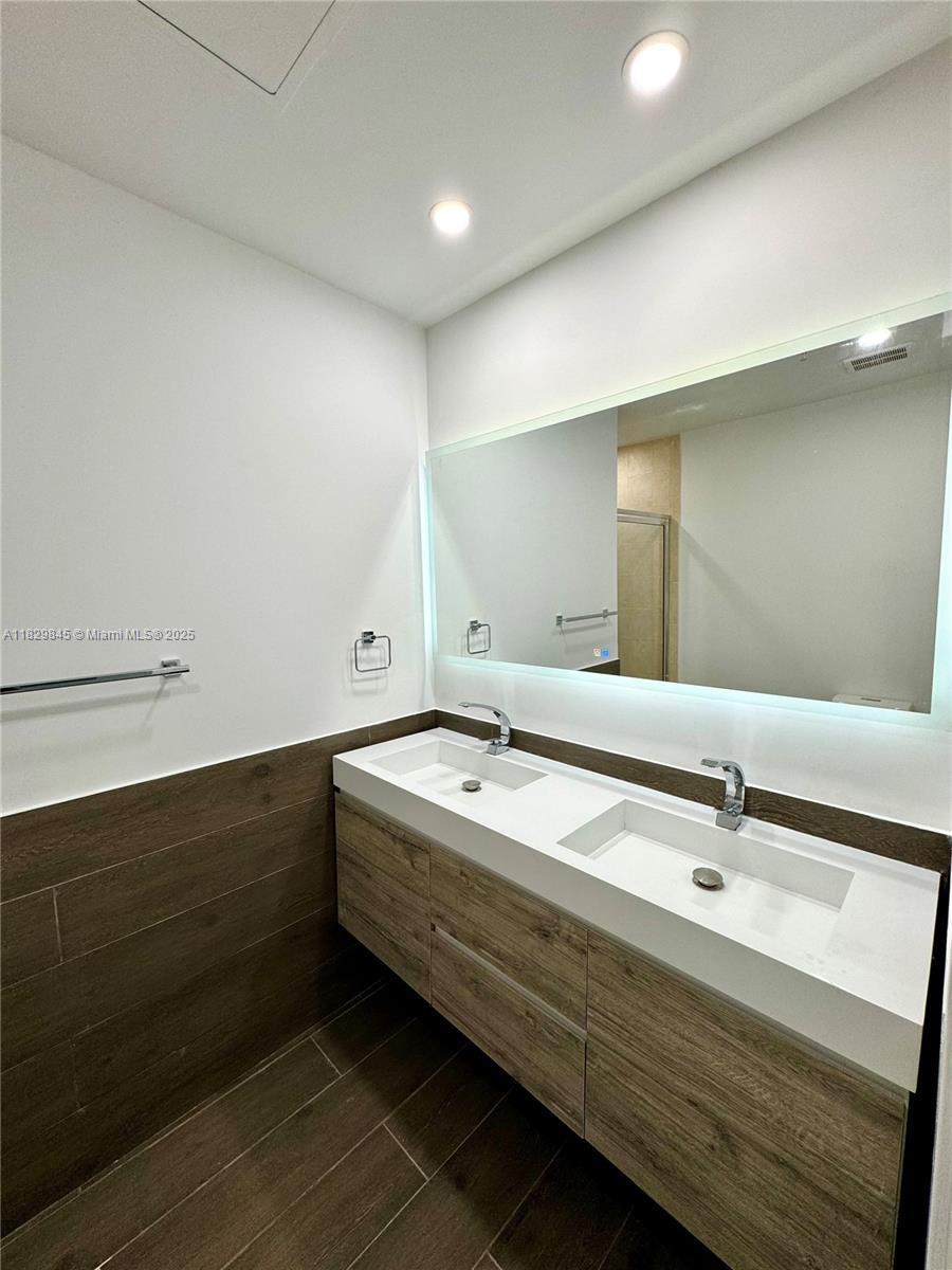 31 SE 5th St # 4214