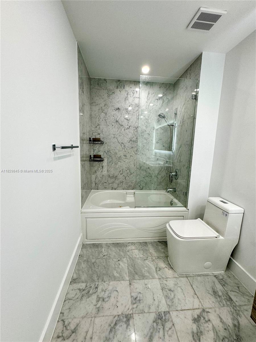 31 SE 5th St # 4214