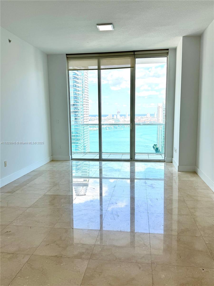 31 SE 5th St # 4214
