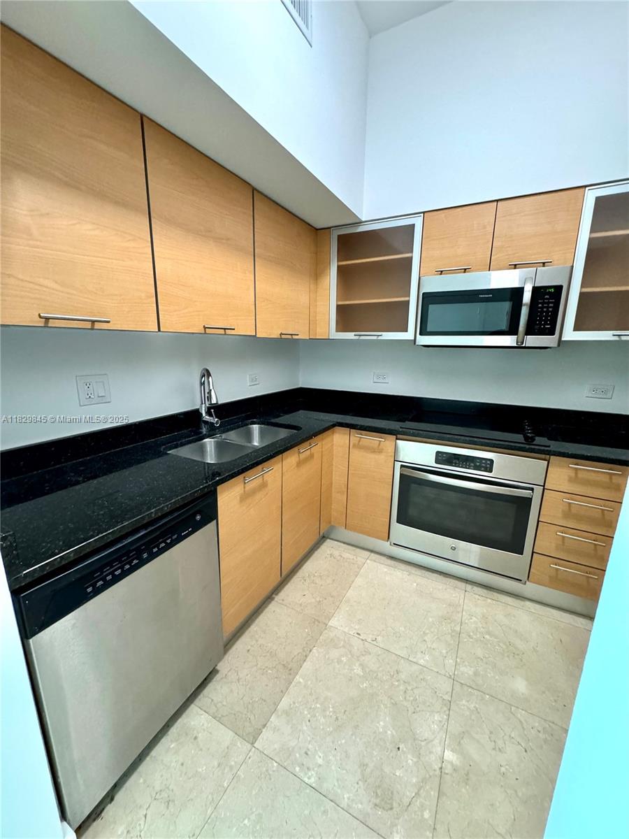 31 SE 5th St # 4214