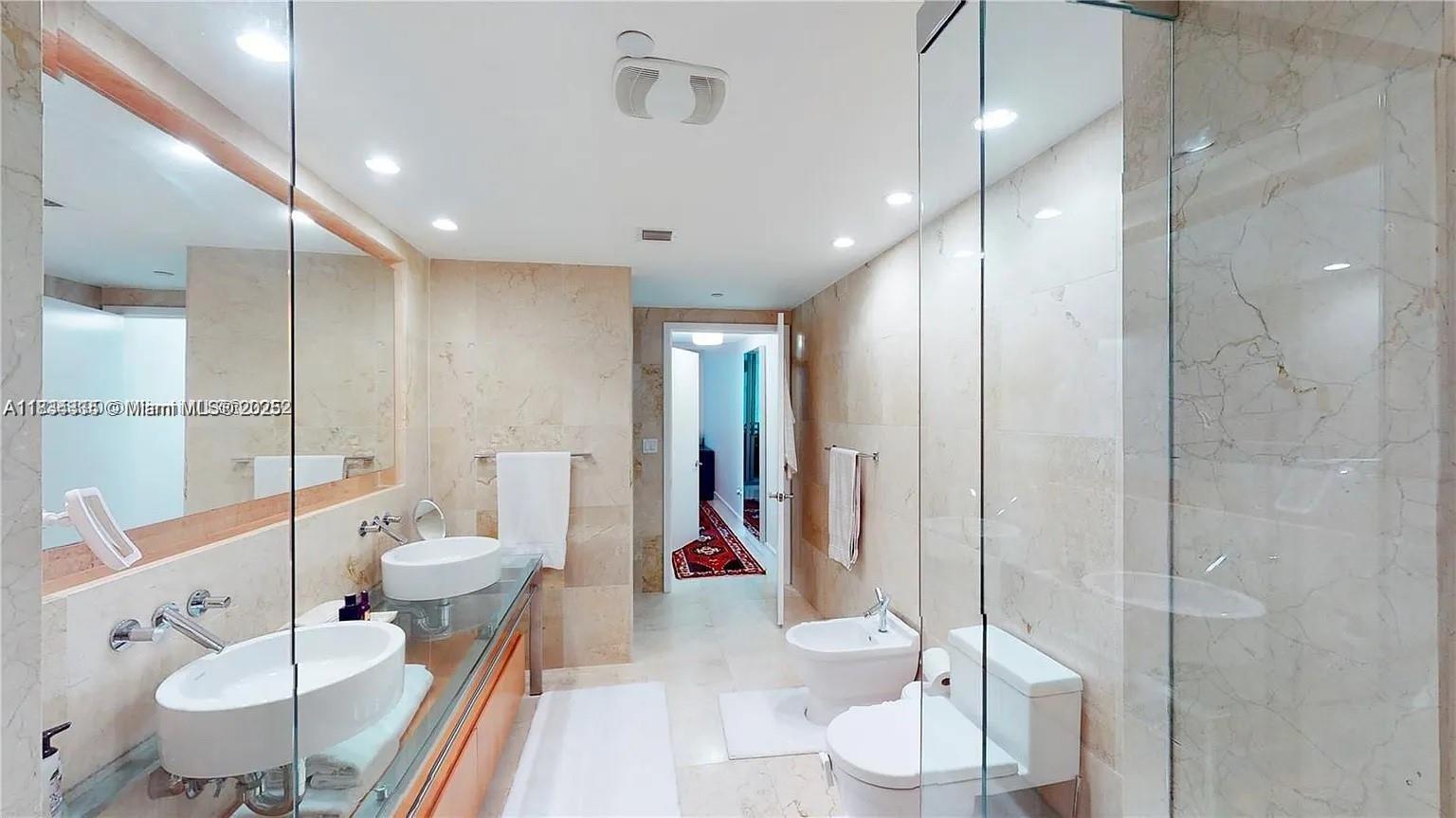 6000 Collins Ave # 124