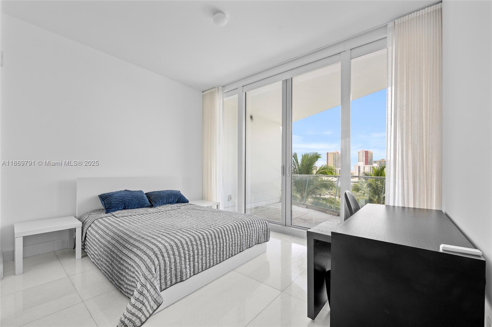 16901 Collins Ave # 503