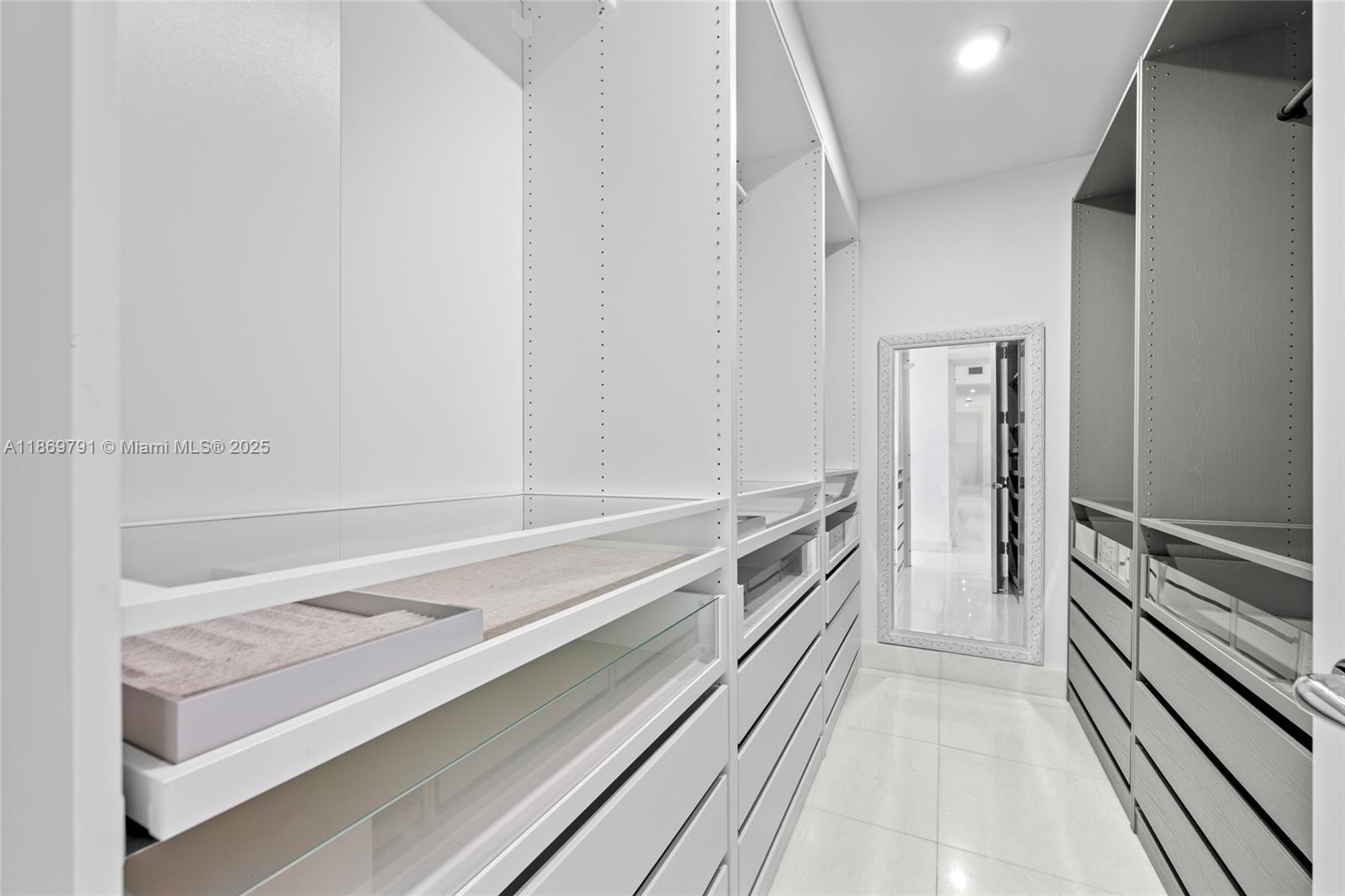 16901 Collins Ave # 503