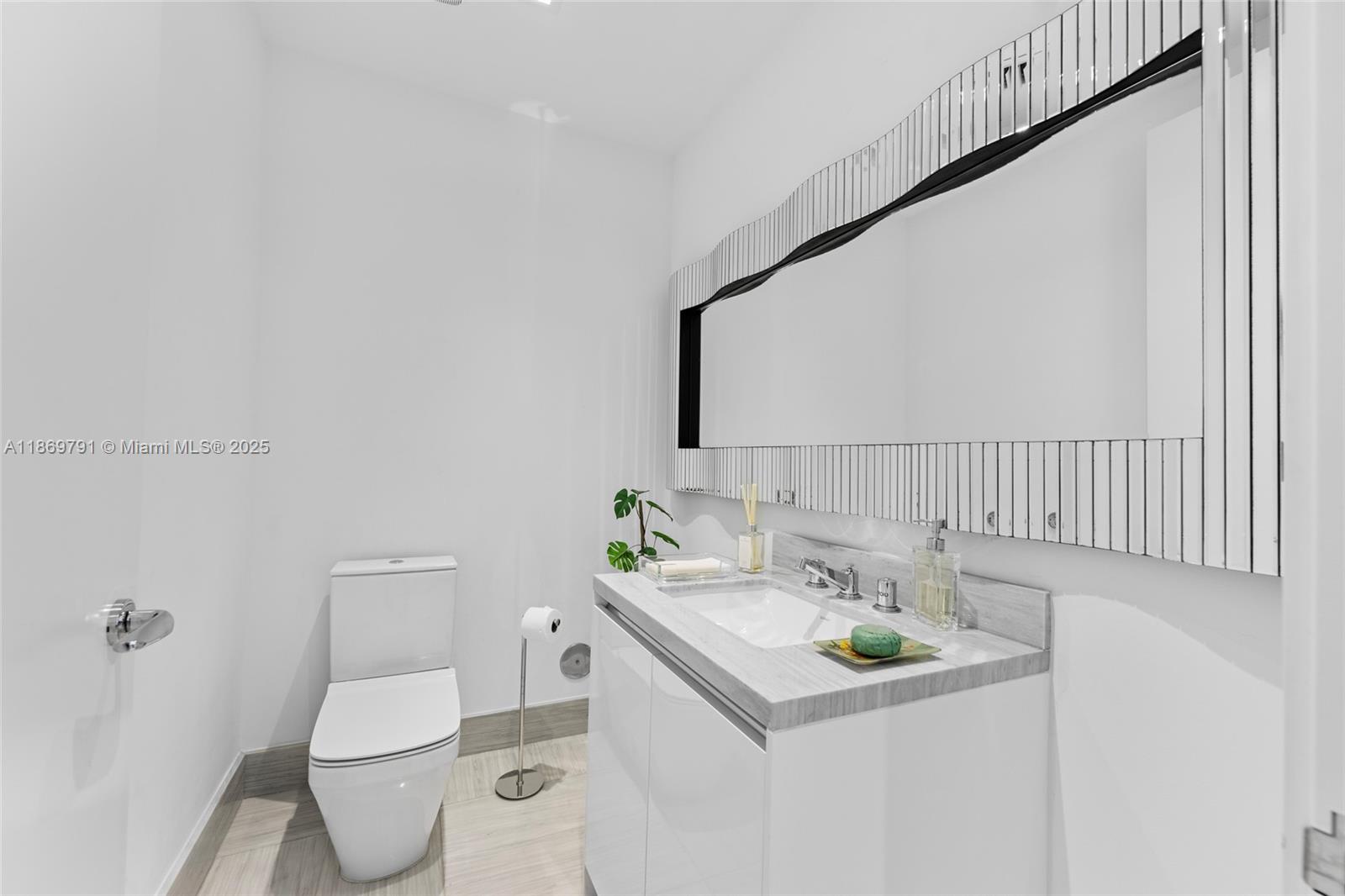 16901 Collins Ave # 503