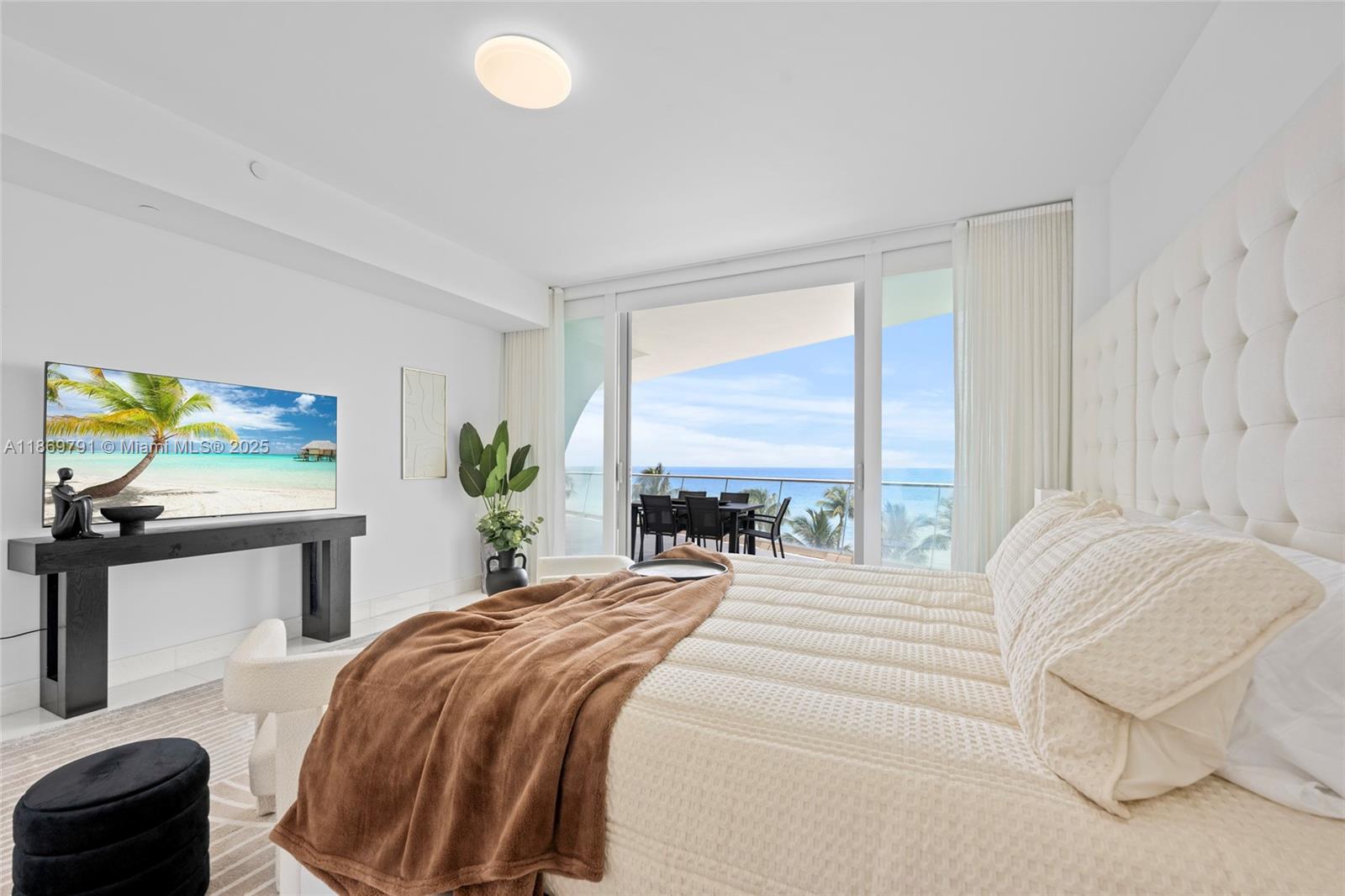 16901 Collins Ave # 503